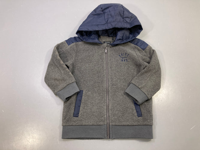 Gilet zippée polar gris, capuche matelassée bleu marine, Drive again IKKS, moins cher chez Petit Kiwi