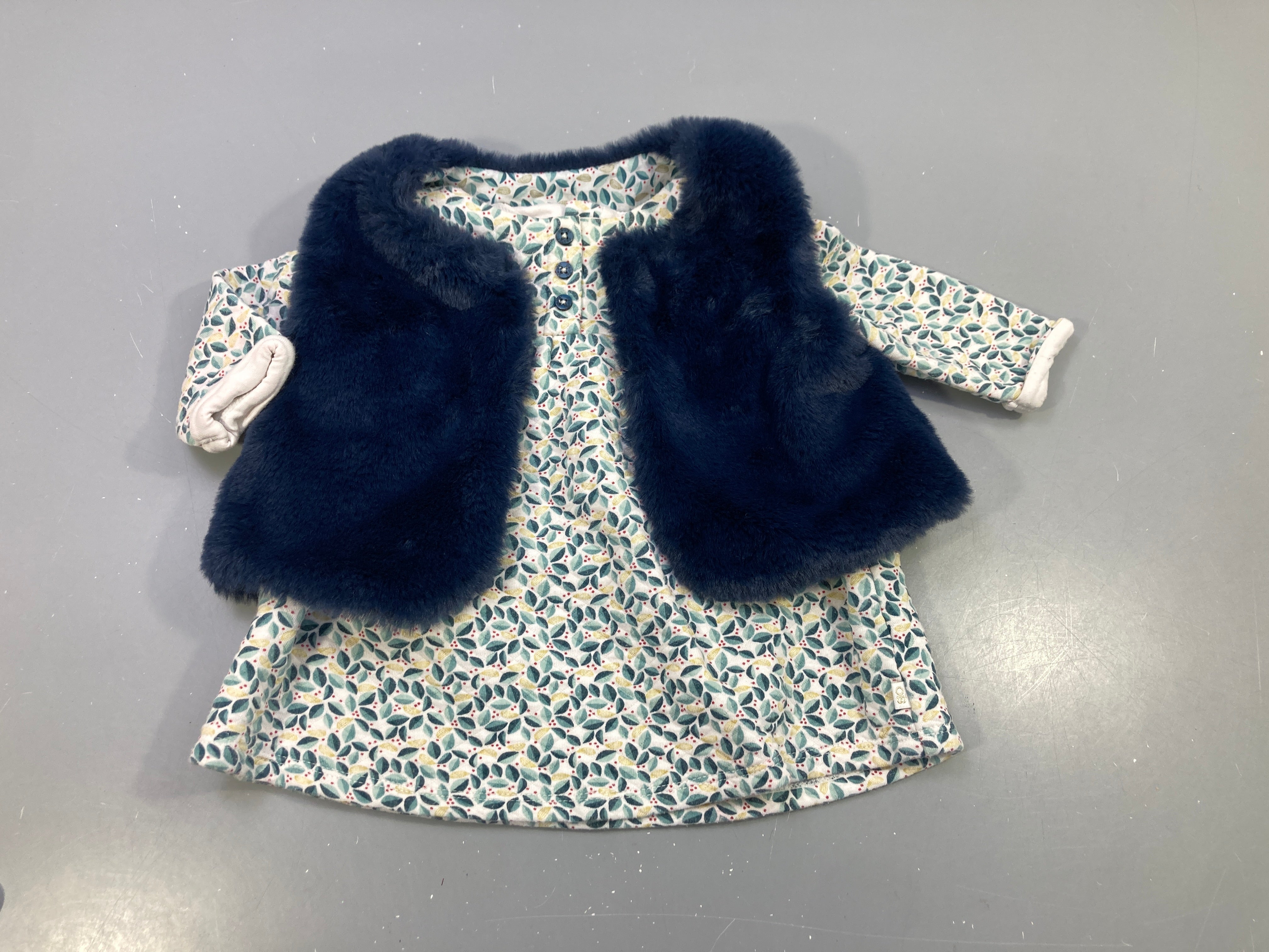 Ensemble blouse ml blanc matelassée motifs feuillage + gilet s.m réversible velours bleu/ blanc motif feuillage