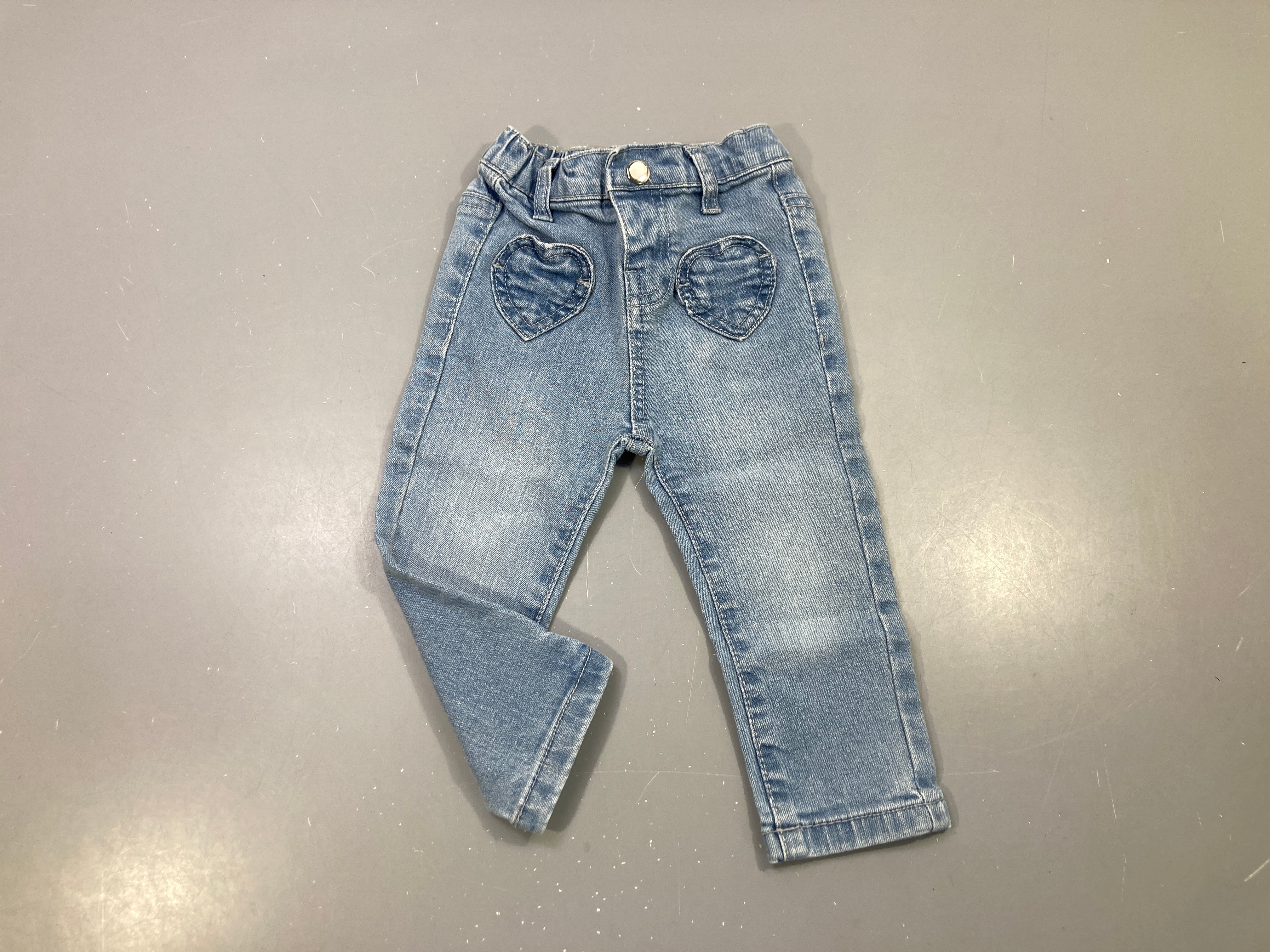 Jeans clair, poches en formes de coeurs