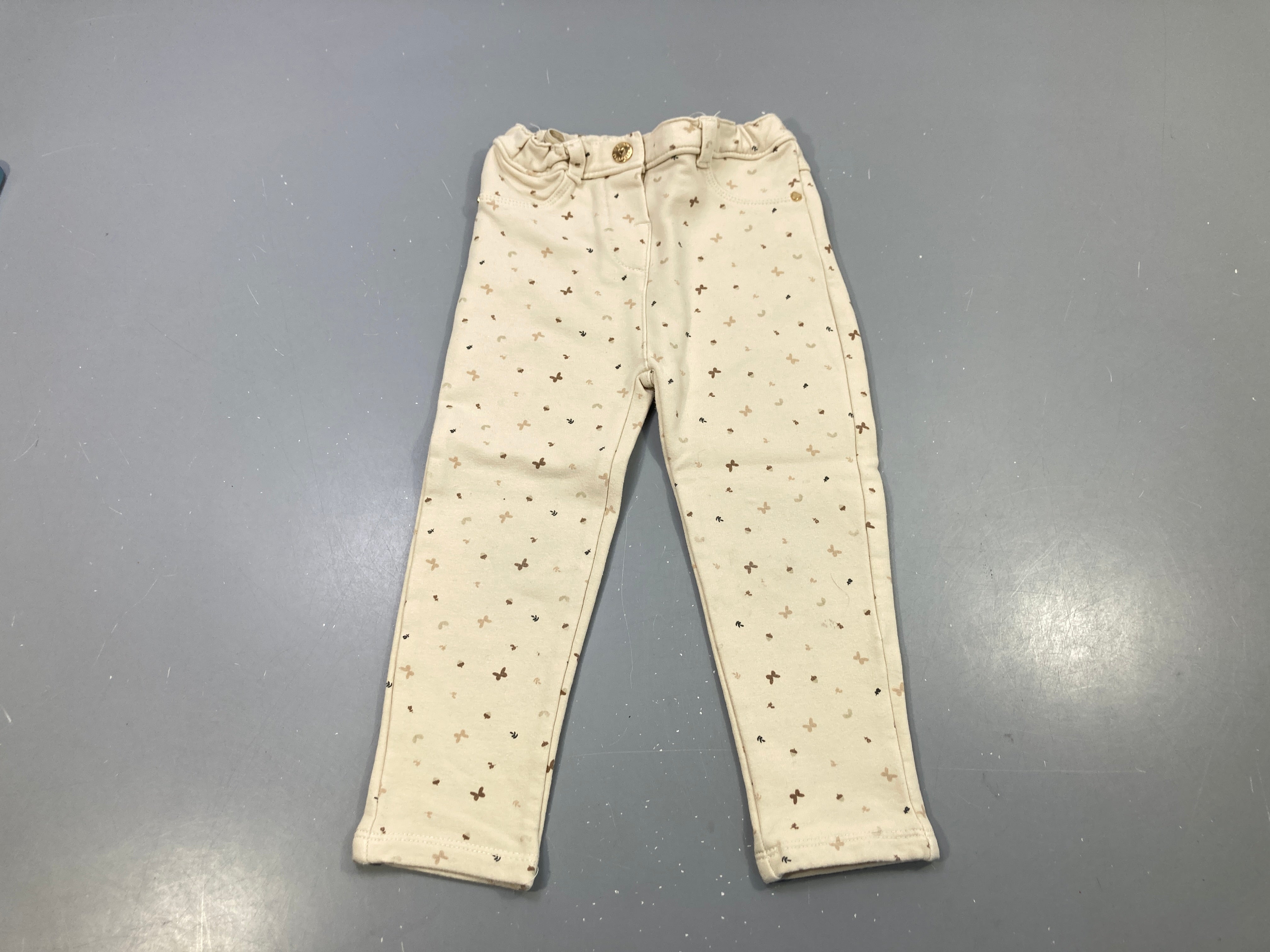 Pantalon  molleton écru motifs papillons,... très légèrement bouloché