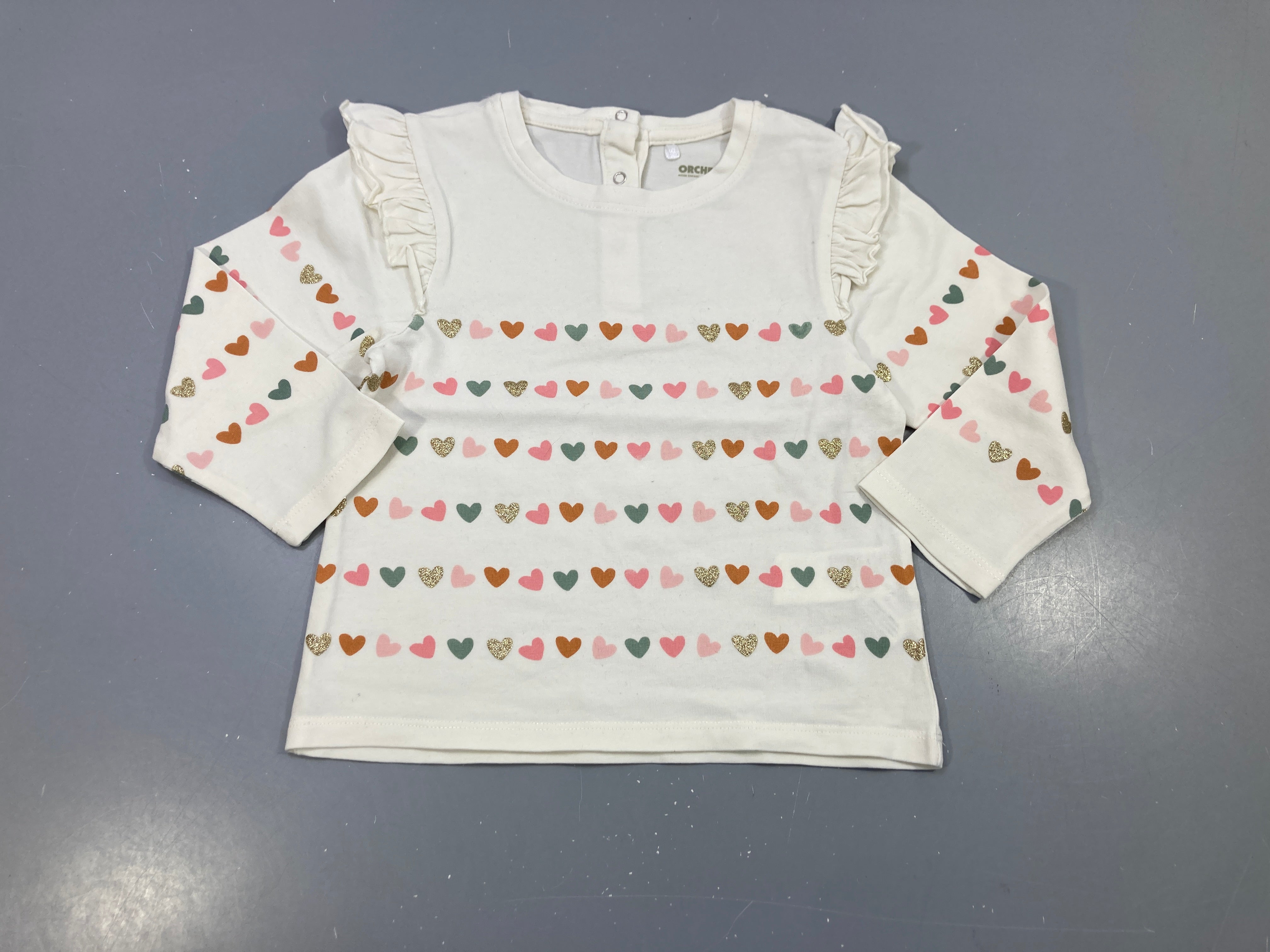 T-shirt m.l blanc, coeurs colorés, volants aux manches