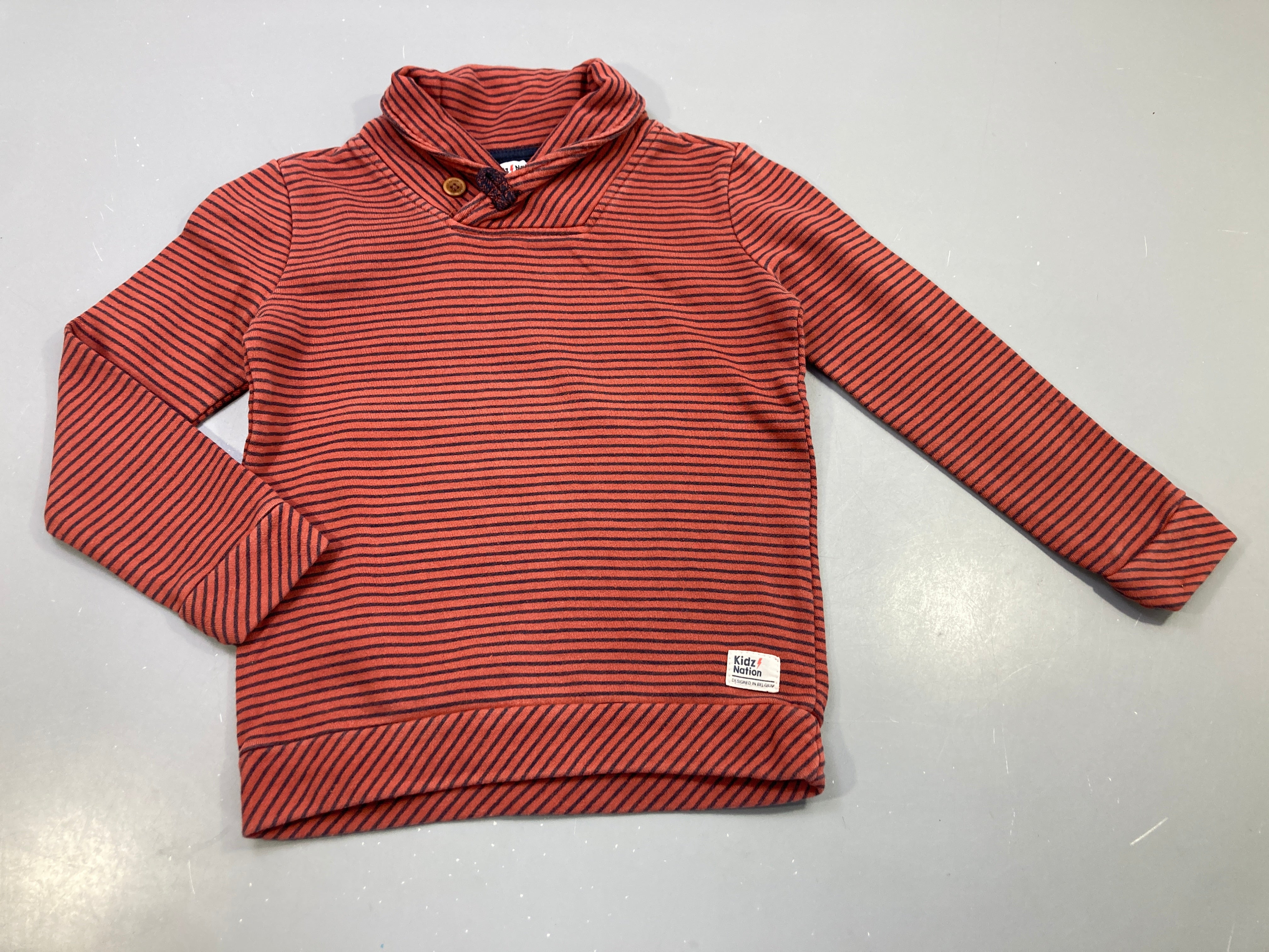 Pull rouge rayé, col châle