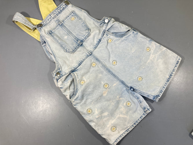 Salopette short en jean délavé, fleurs brodées, moins cher chez Petit Kiwi