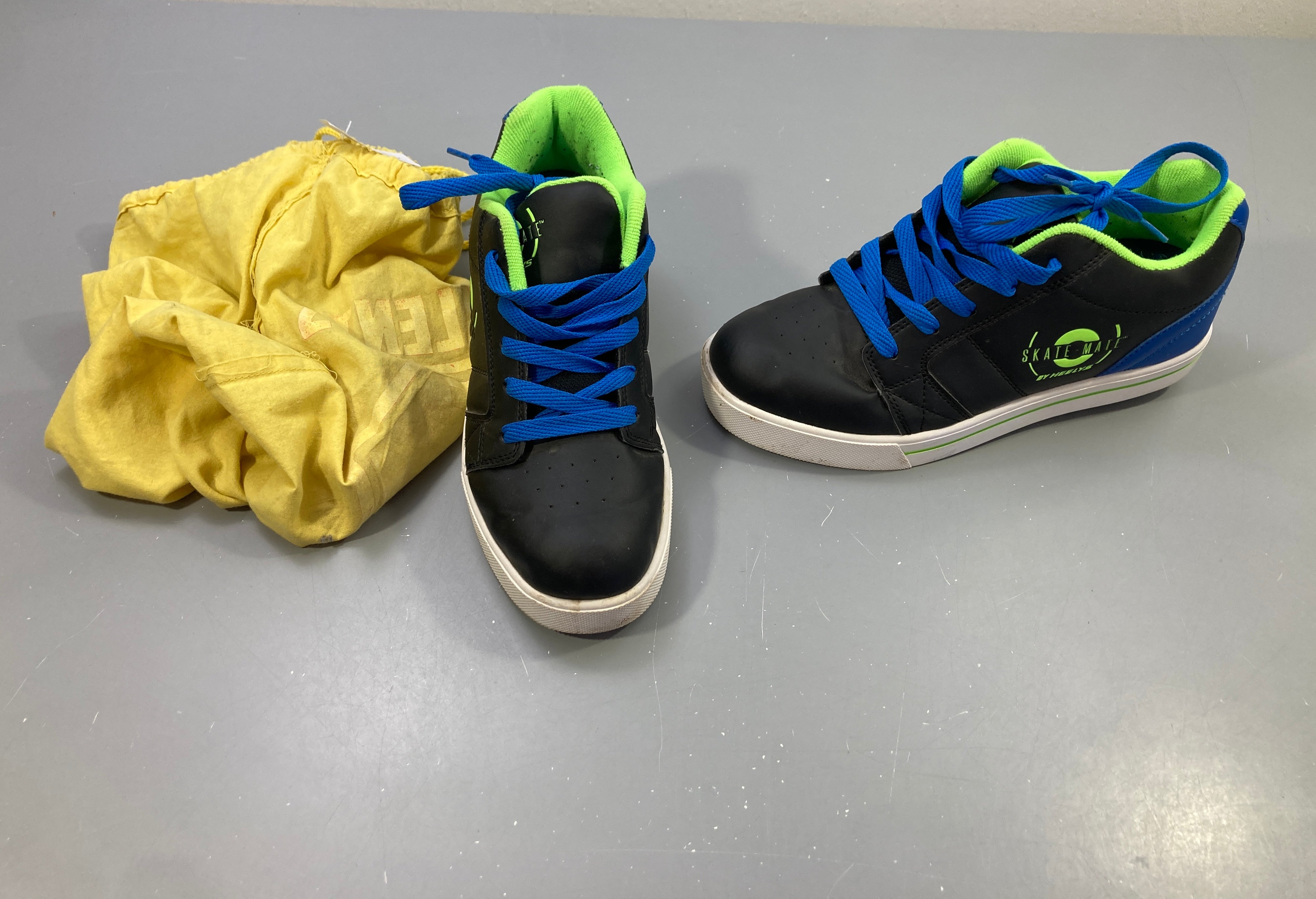 Baskets à roulettes Heelys Skate Mate noir/bleu/vert néon, 39