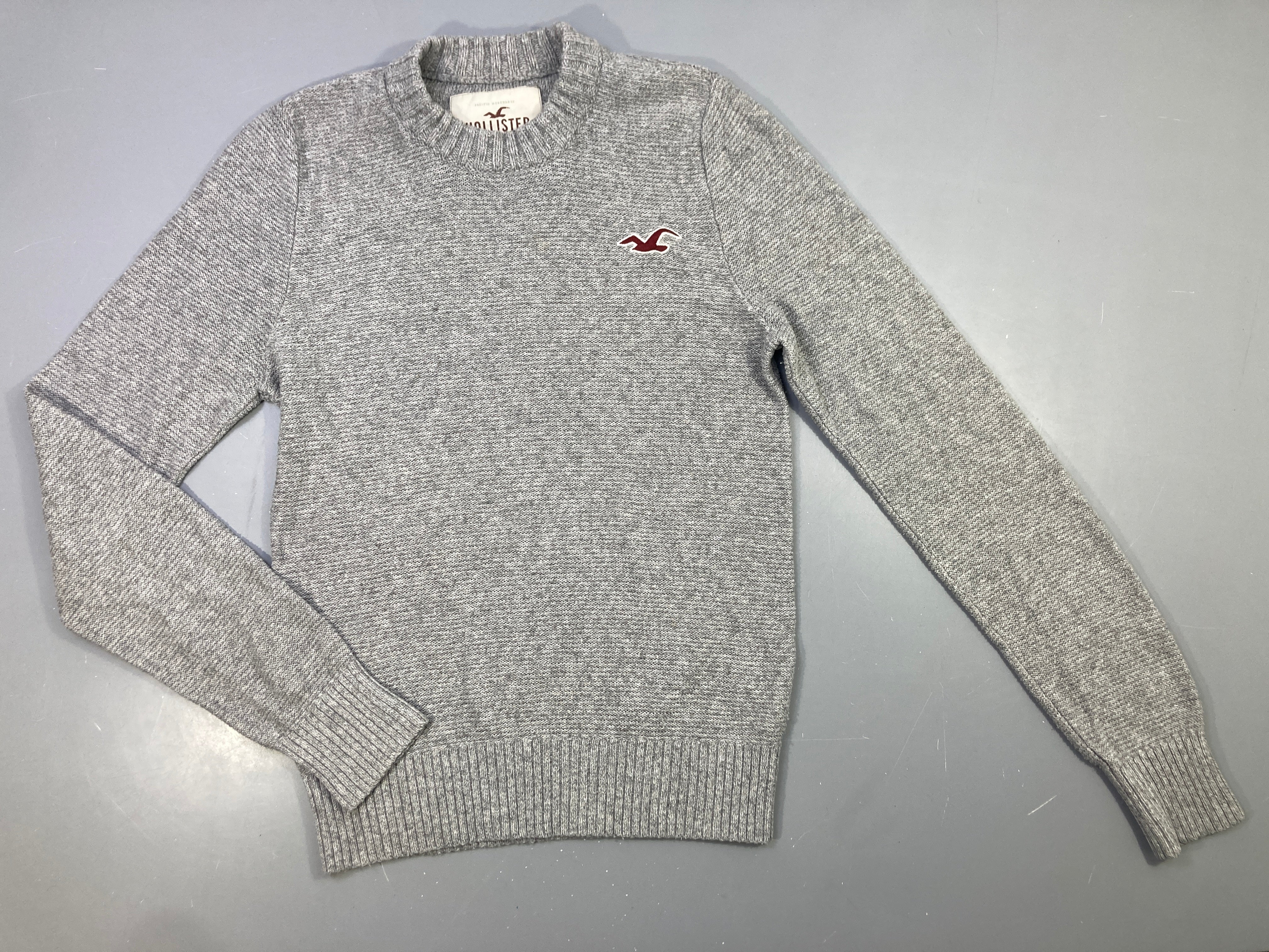 Pull gris chine, un peu bouloché