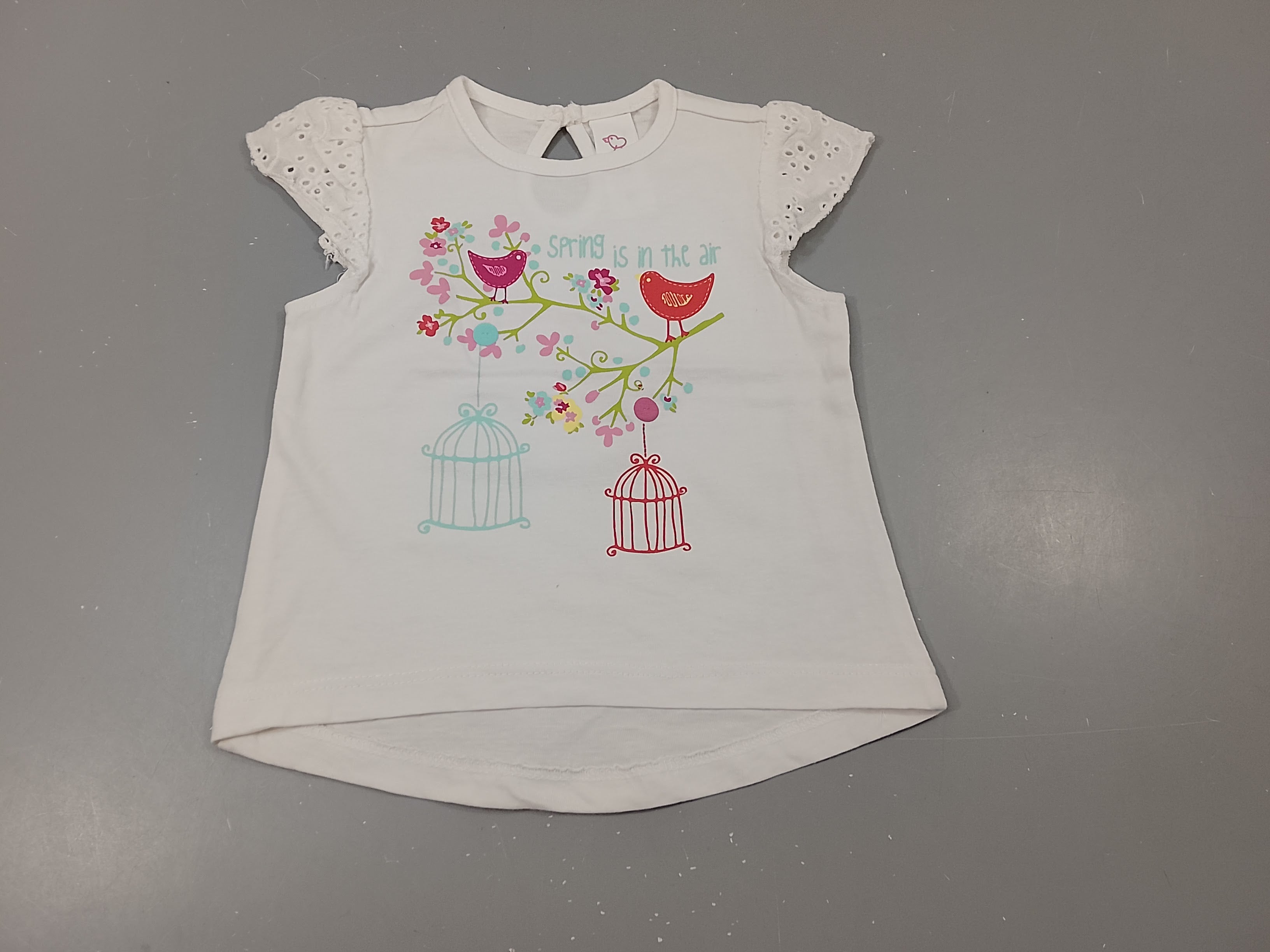 T-shirt m.c blanc,  oiseaux sur une branche et cages suspendues