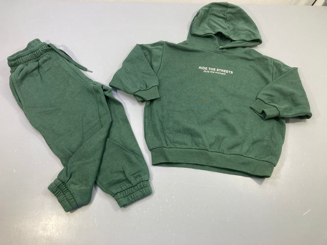 Ensemble jogging vert  "Ride the streets", légèrement bouloché, moins cher chez Petit Kiwi