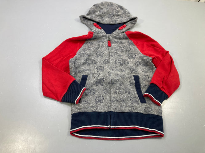 Sweat zippé à capuche gris chiné,motifs véhicules, manches rouges. Légèrement bouloché, moins cher chez Petit Kiwi