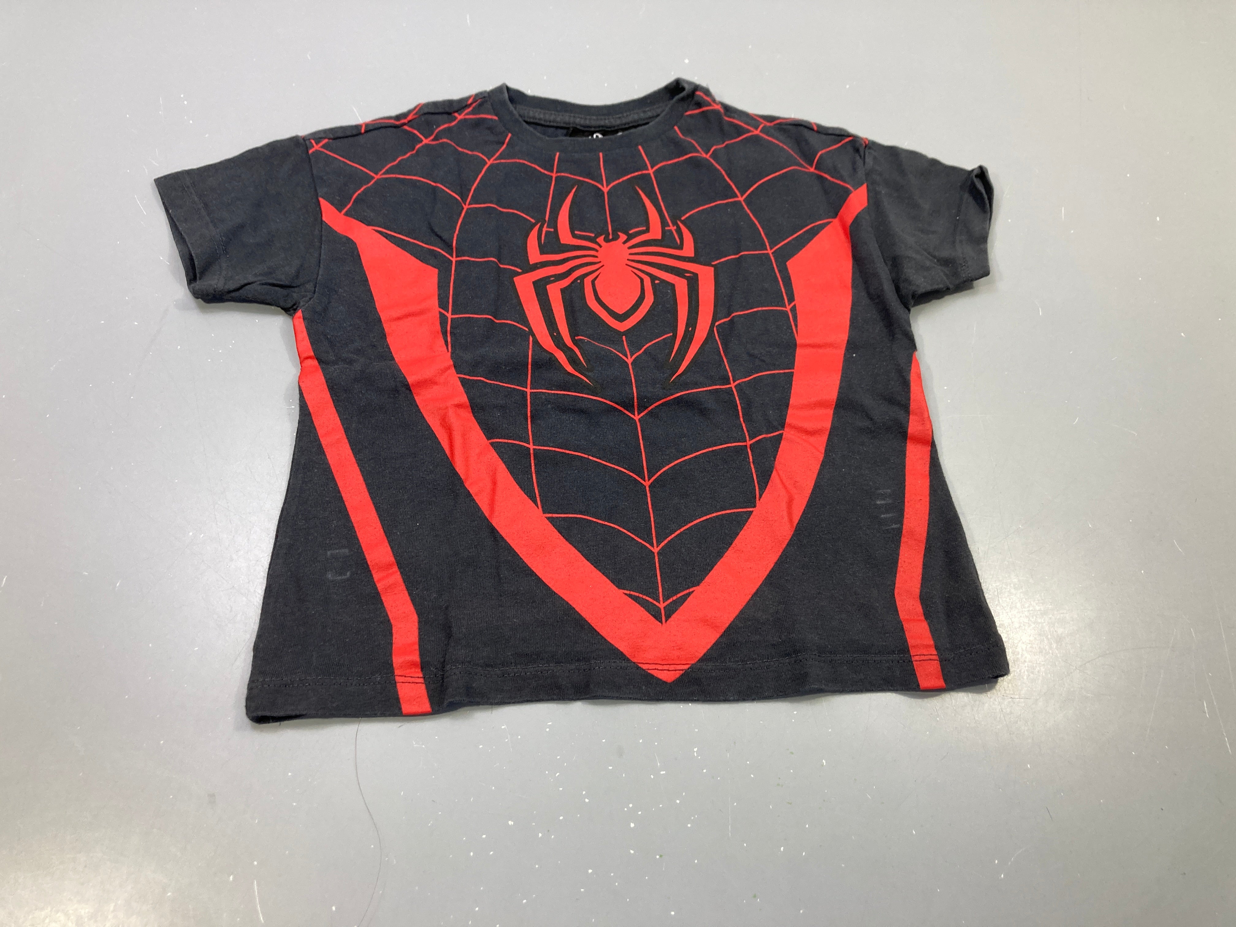 T-shirt m.c noir, toile et arraignée rouge. Mar.vel