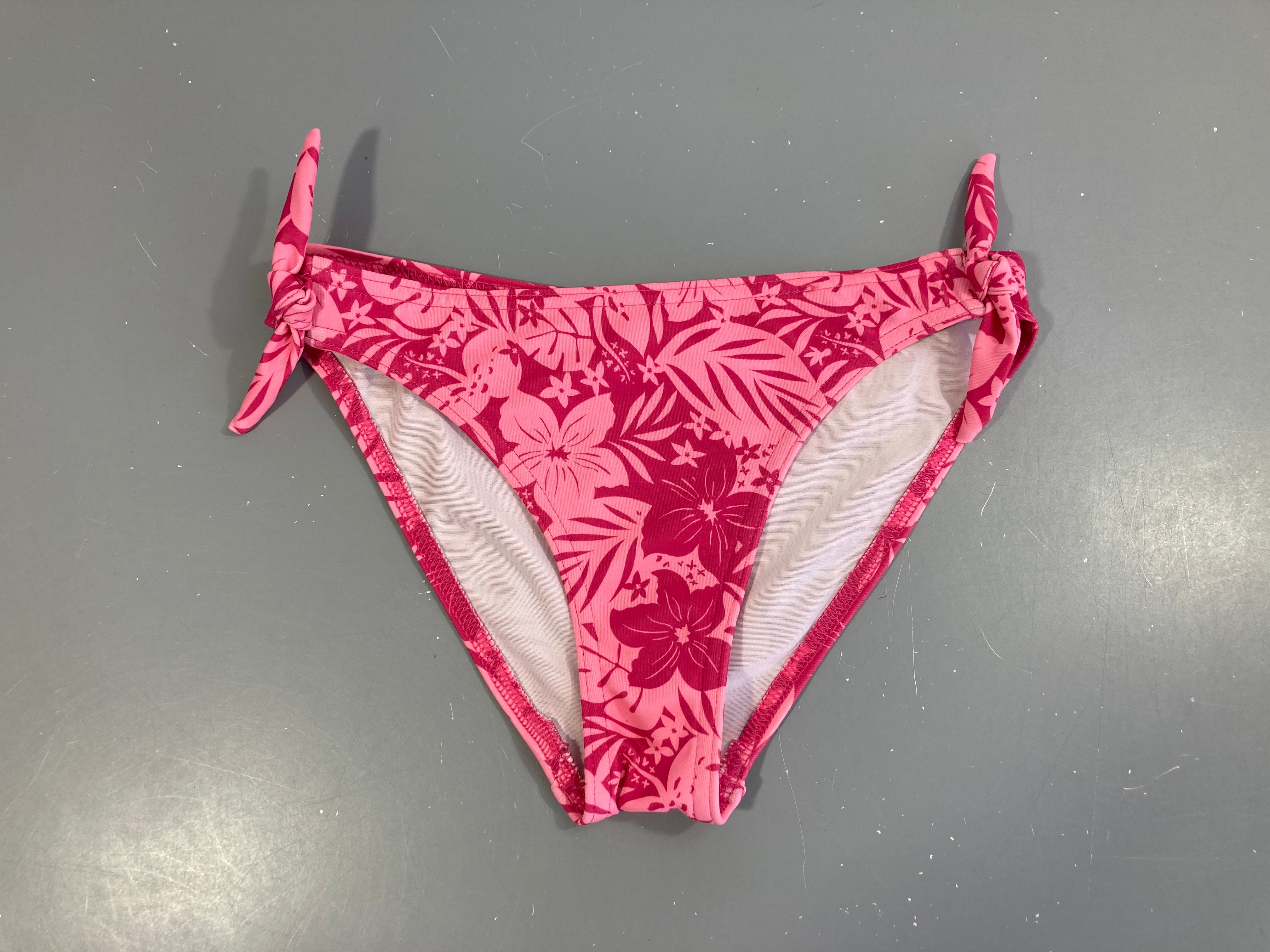 Culotte de bain rose fleuri Taille estimée