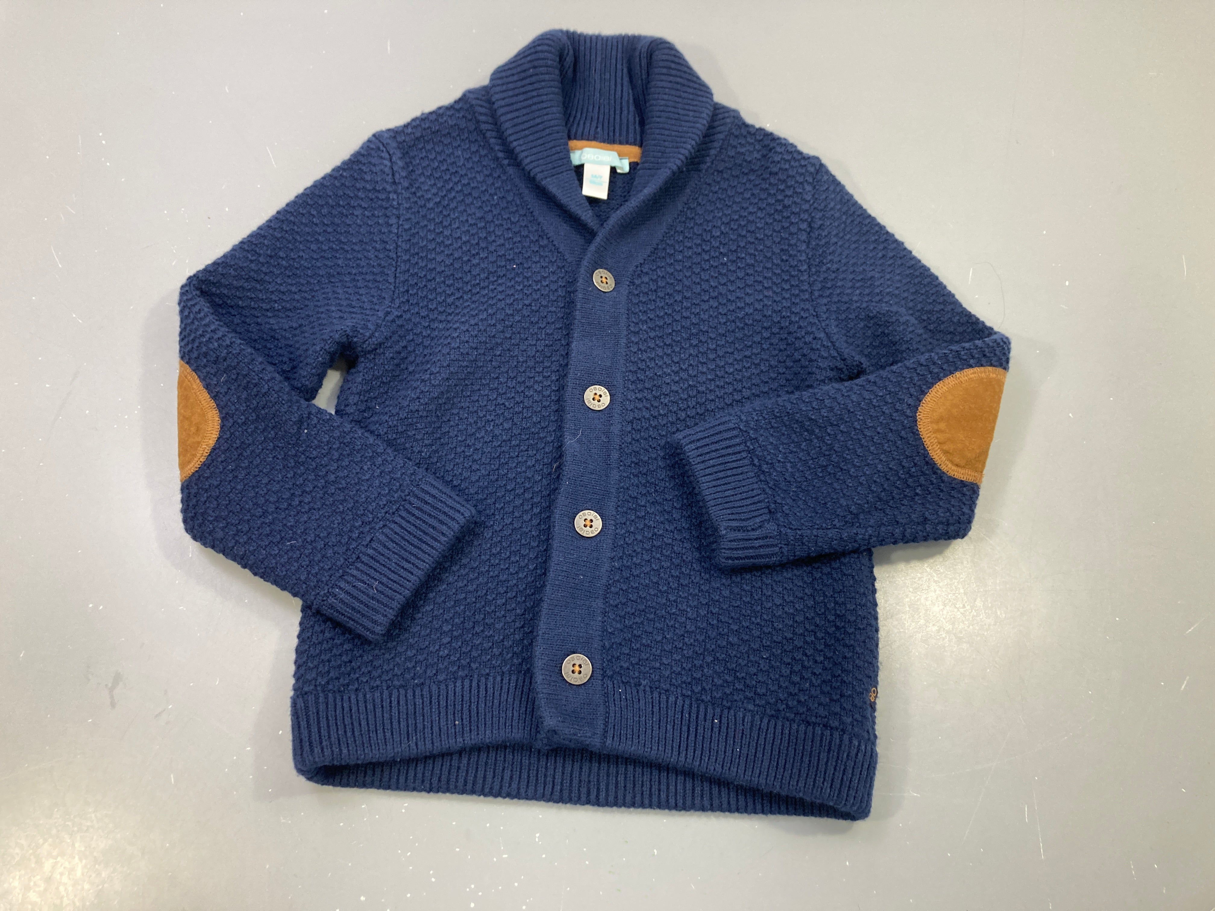 Gilet bleu marine texturé, col châle . Empiècements marrons aux coudes
