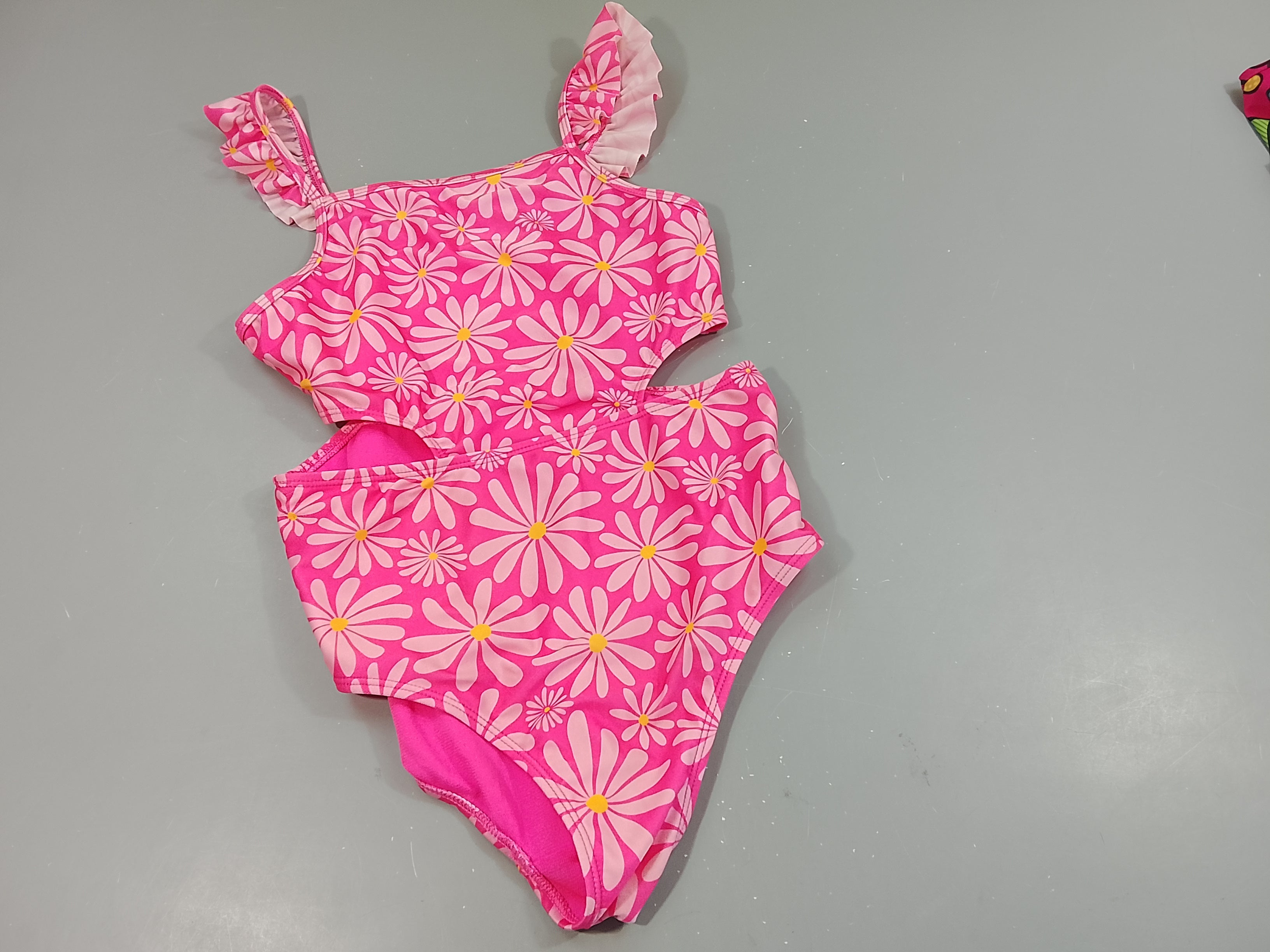 Maillot rose, motifs fleurs