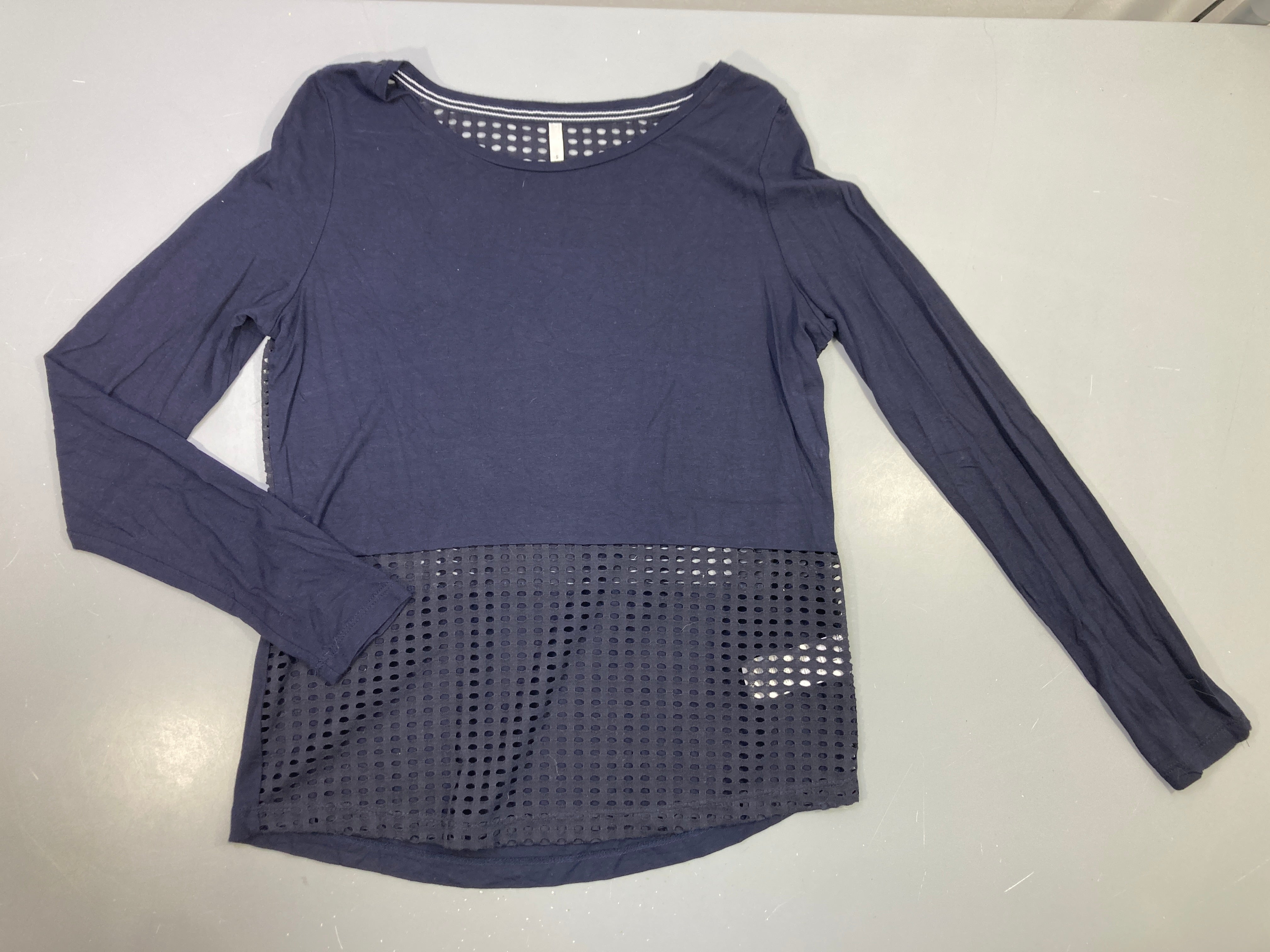T-shirt m.l bleu ajouré manche et dos