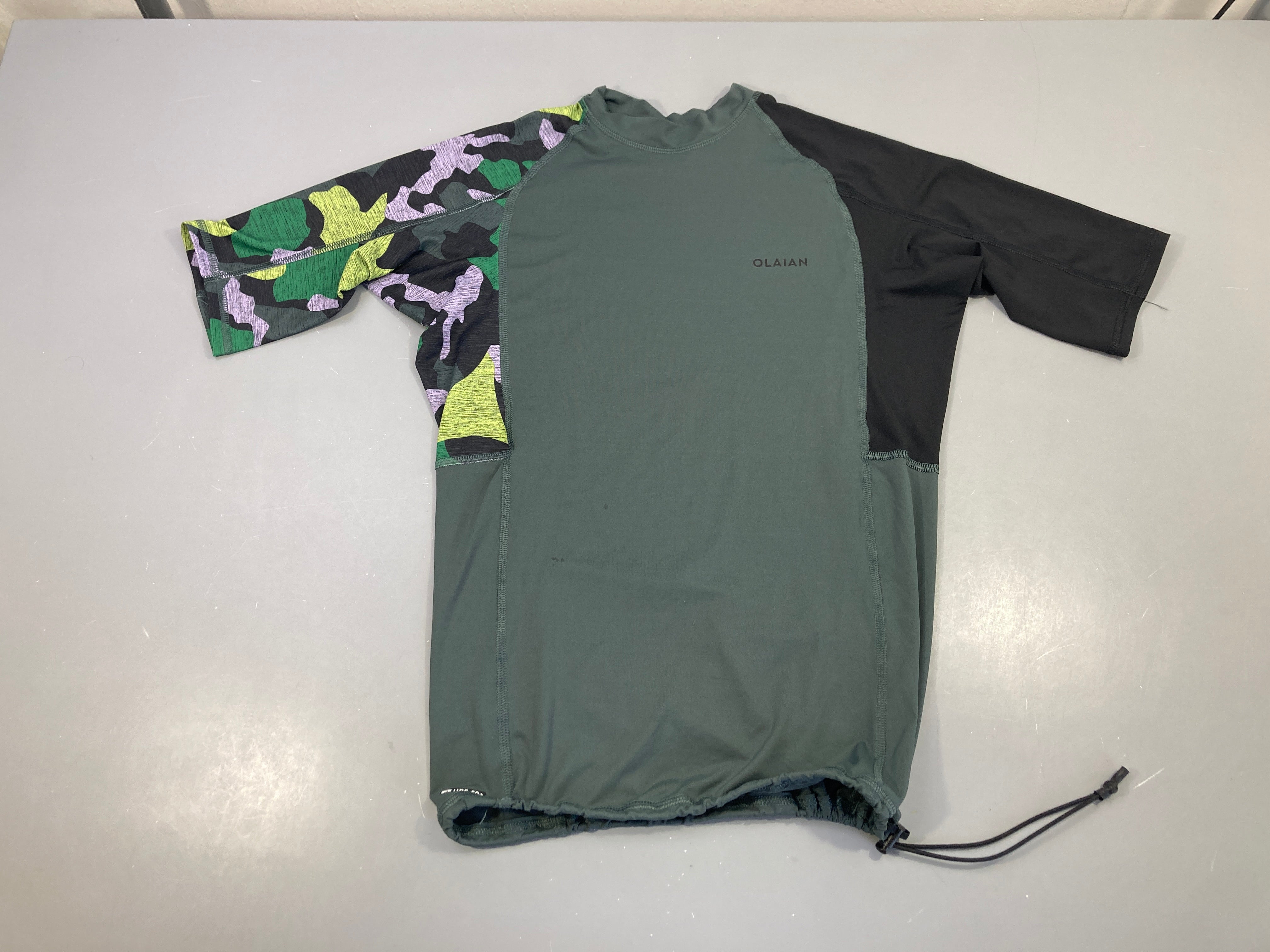 T-shirt m.c anti-uv vert foncé effet camouflage Olaian