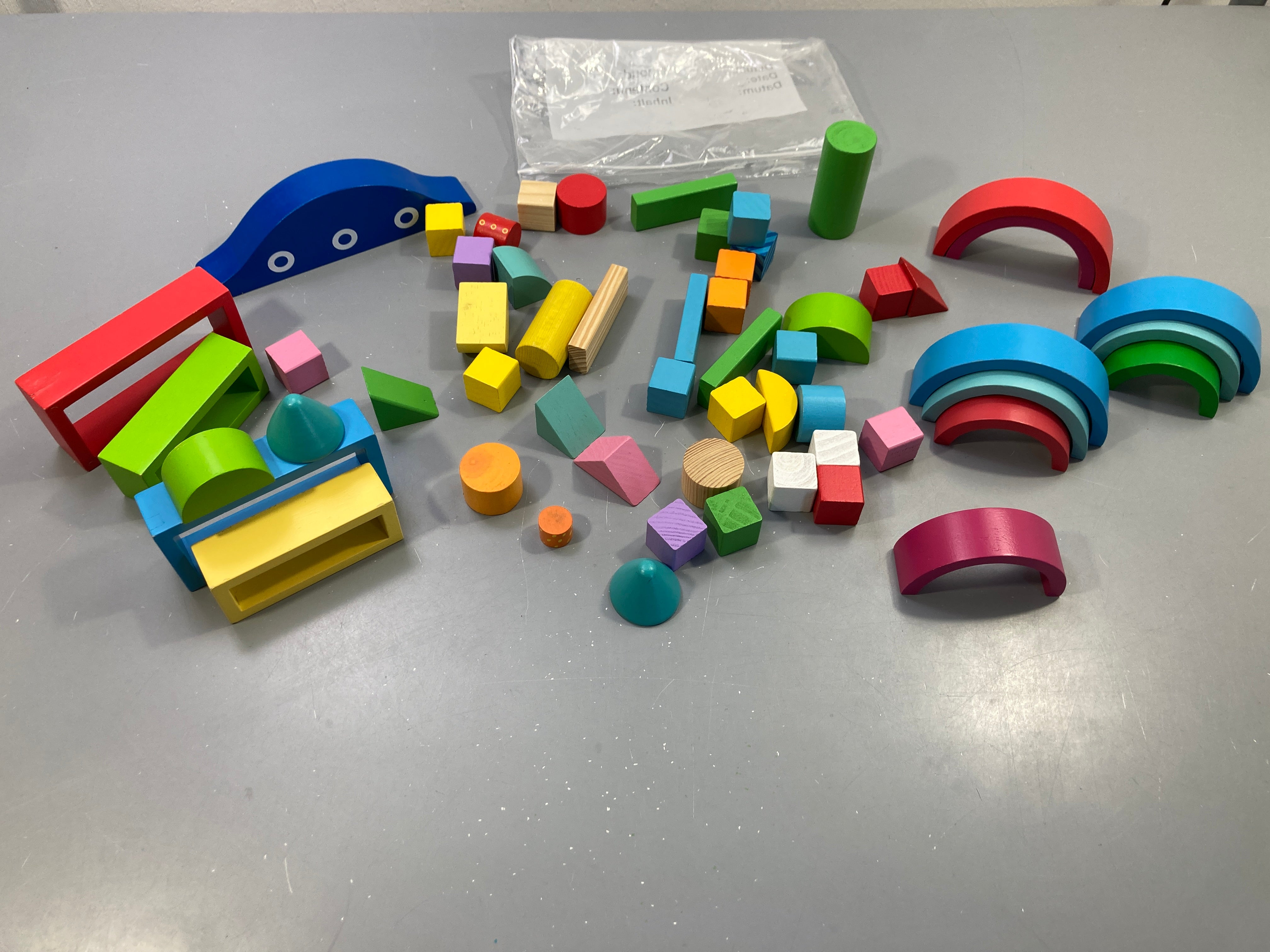 Lot de blocs de construction en bois, arcs arc-en-ciel, cubes, cylindres, multicolore