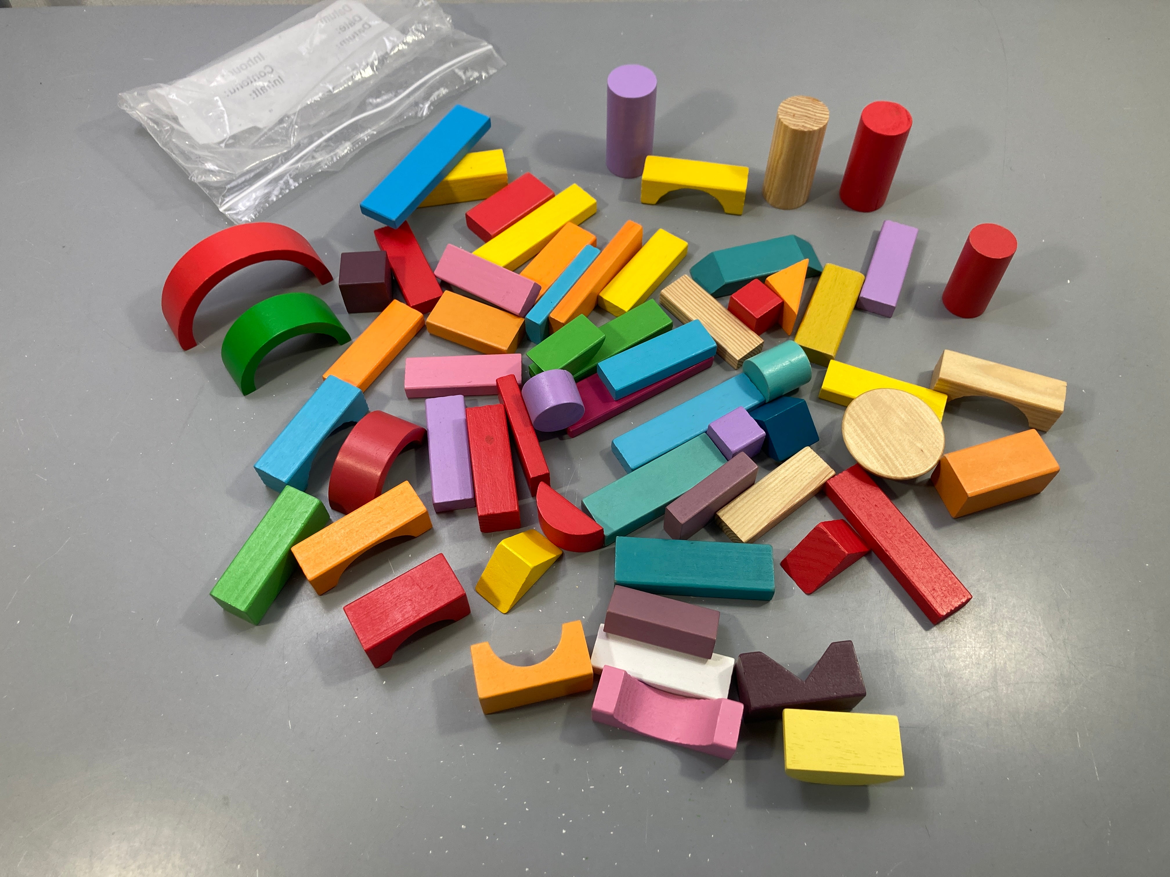 Lot de blocs de construction en bois, arches, cylindres, multicolore