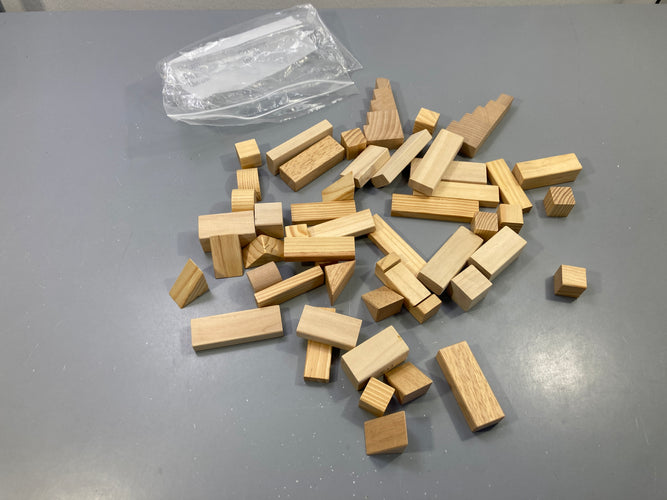 Lot de blocs de construction en bois naturel, cubes, escaliers, triangles, moins cher chez Petit Kiwi