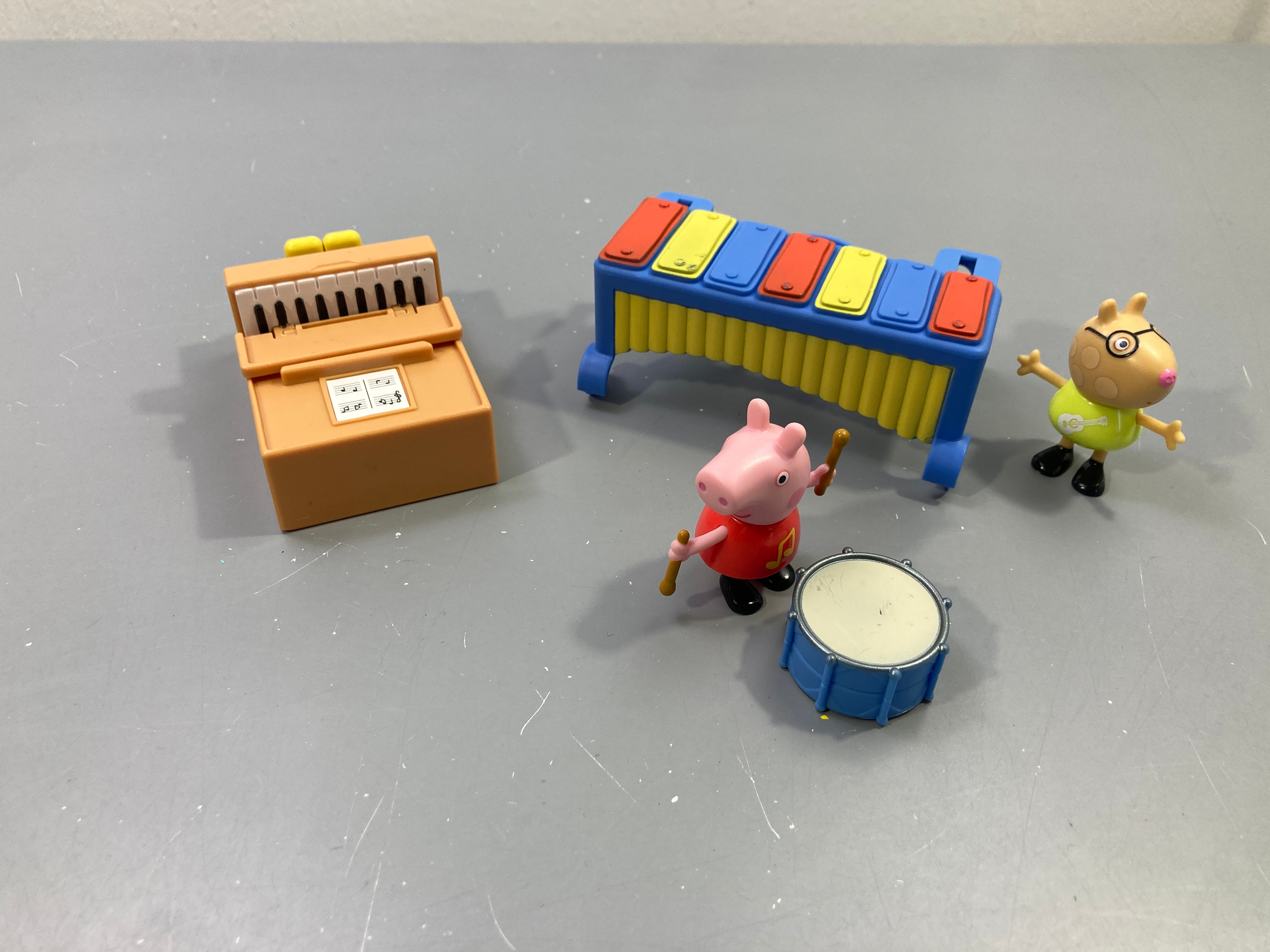 Figurines Peppa Pig musique, Peppa et Pedro Poney, piano, xylophone, tambour