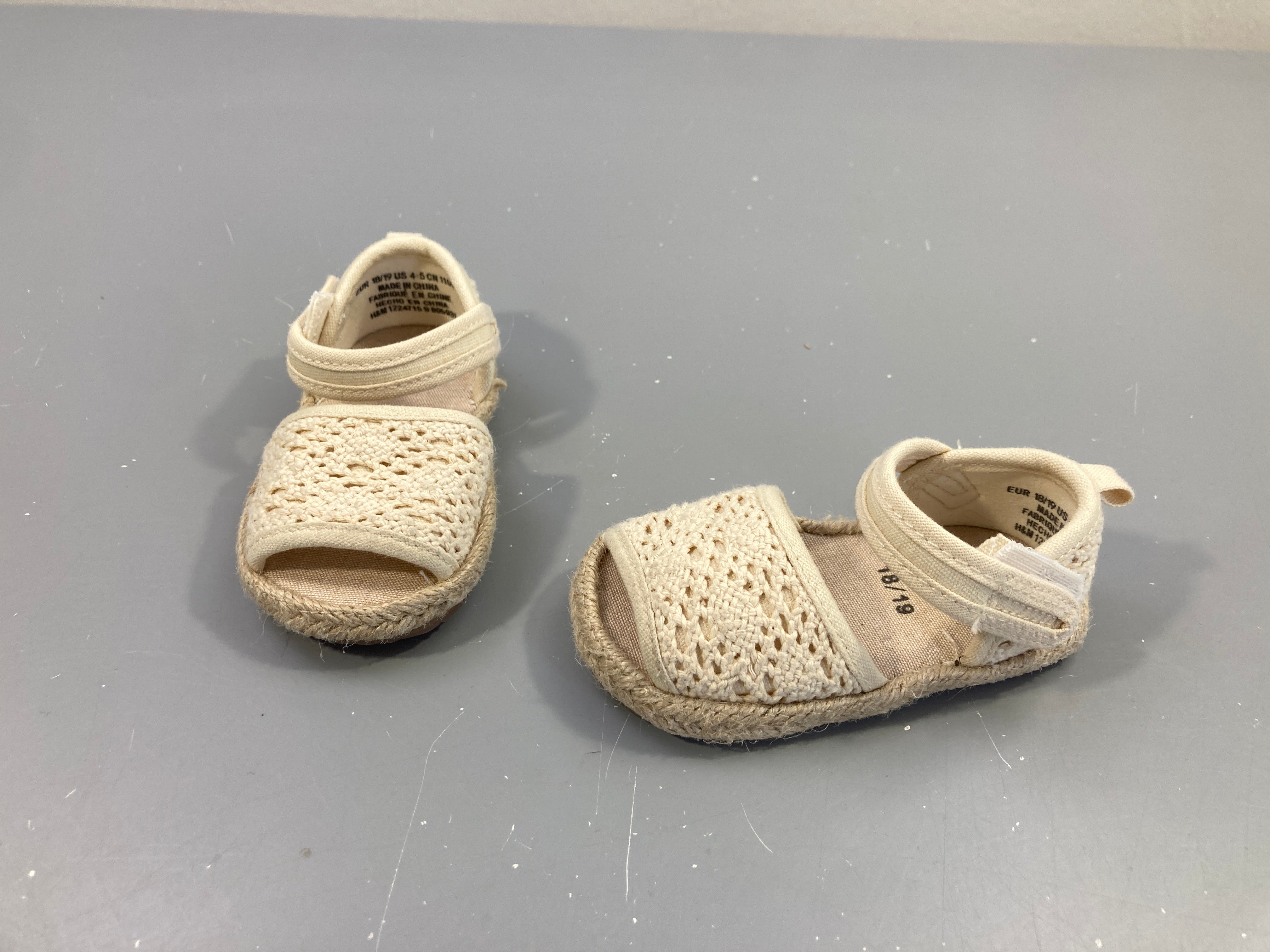 NEUF sandales crochet beiges, 18-19