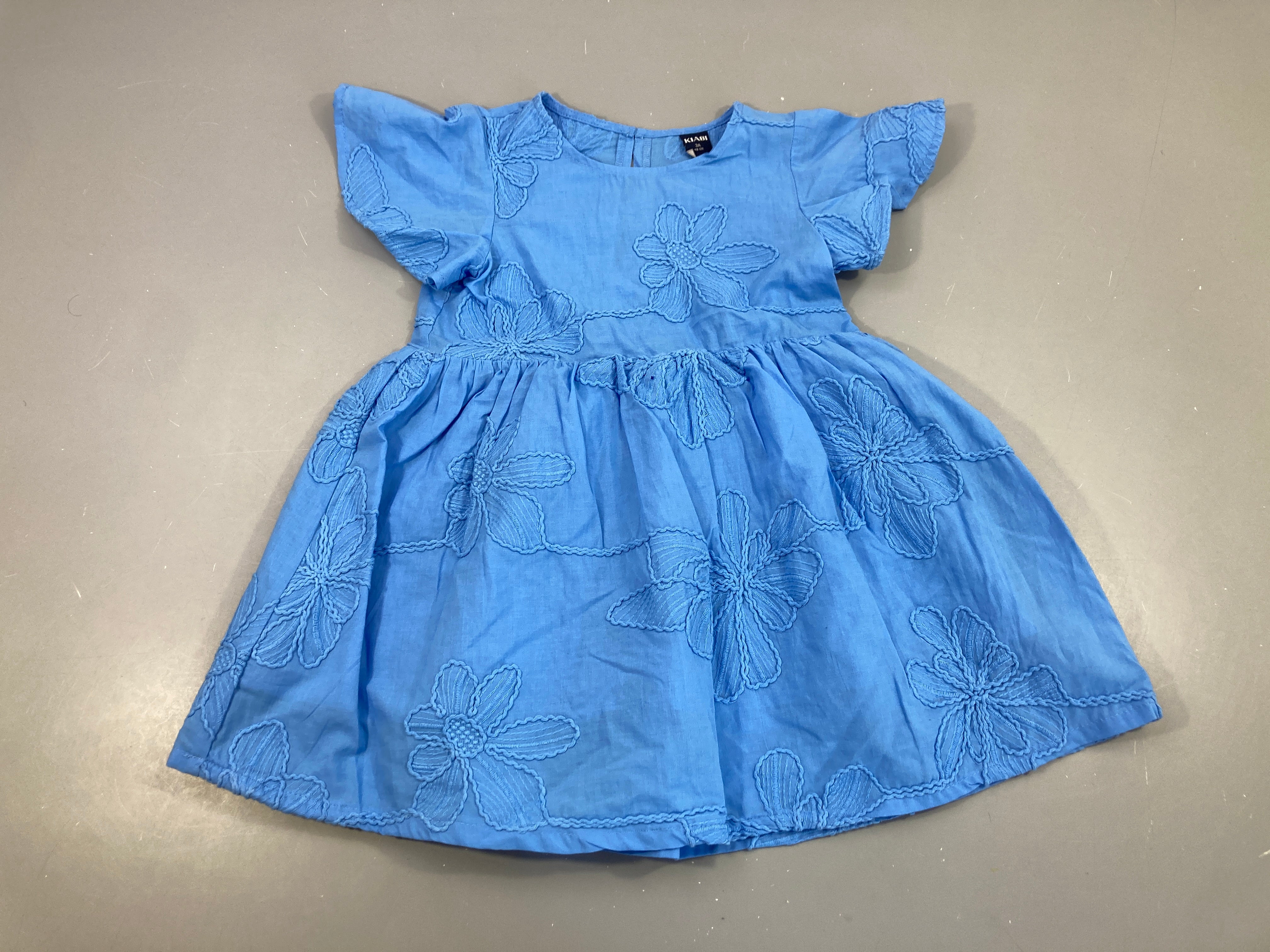 Robe m.c bleue broderies fleurs
