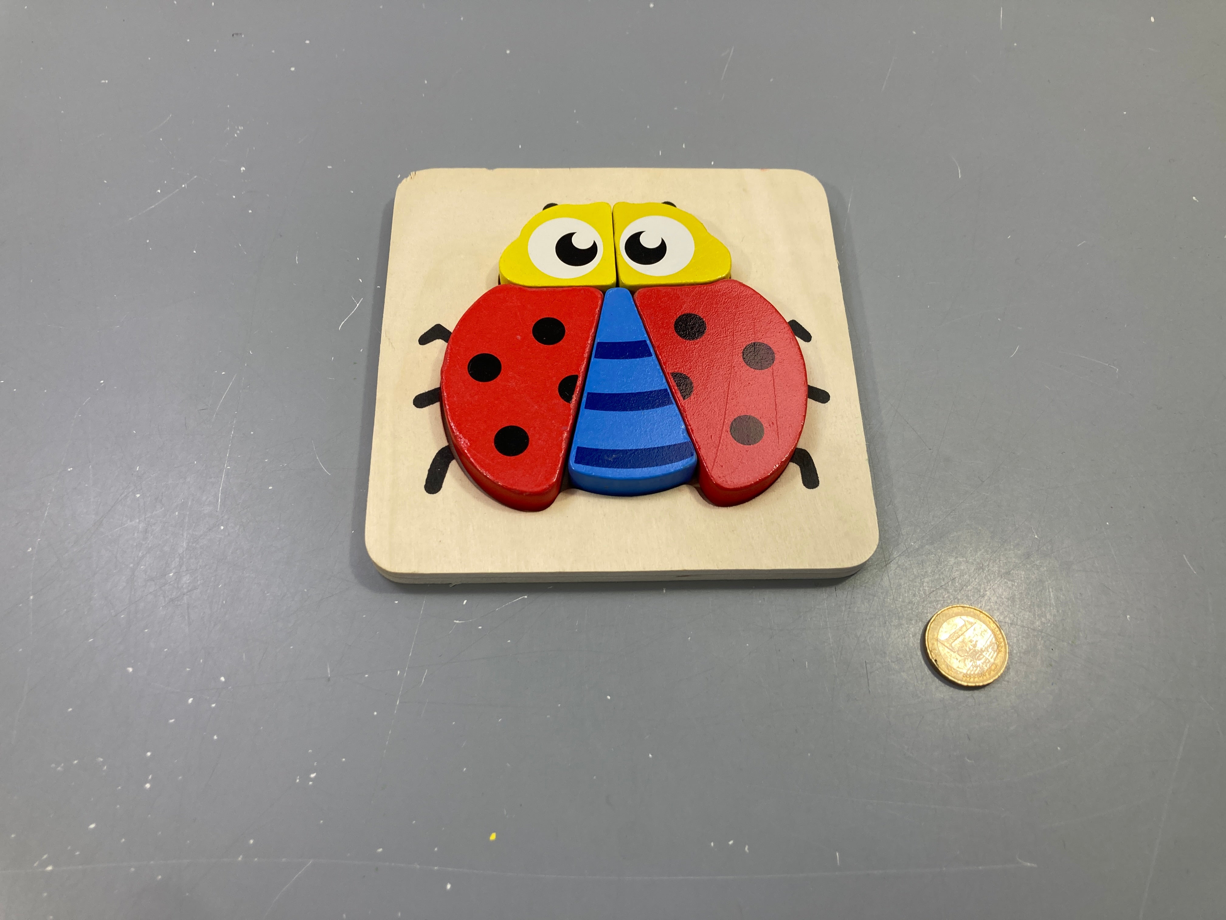 Puzzle en bois coccinelle 5 pcs, petits coups dans le bois - complet