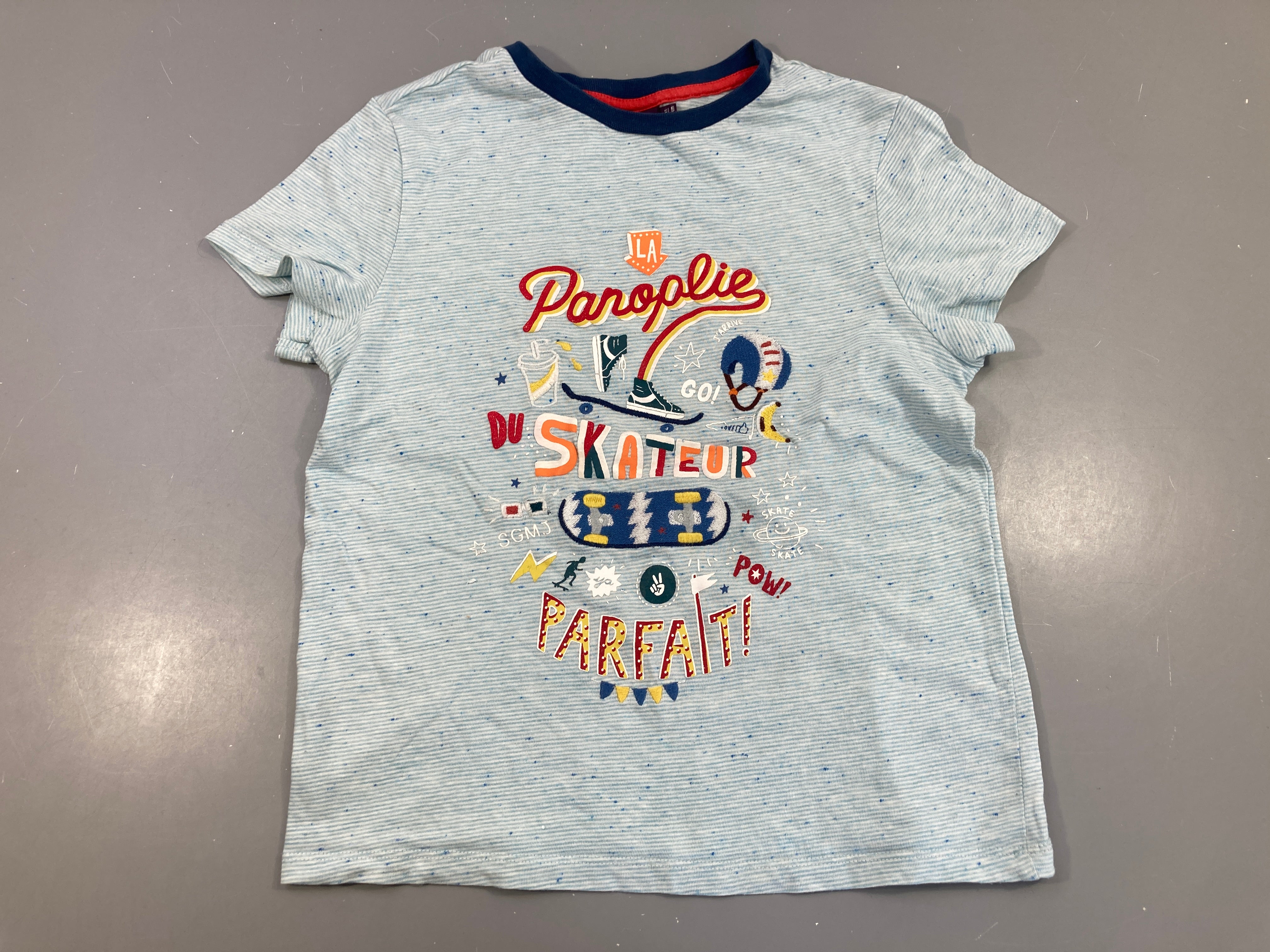 T-shirt m.c rayé bleu panoplie, légèrement bouloché