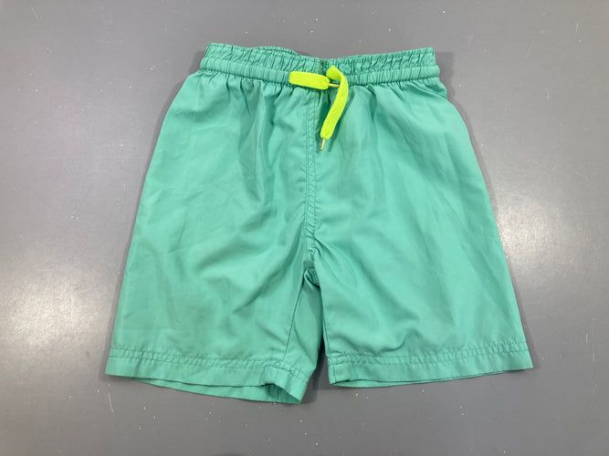 Short surf vert, moins cher chez Petit Kiwi