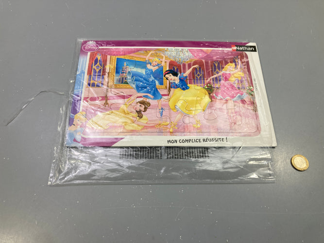 Puzzle cadre Disney Princesses danseuses - complet, moins cher chez Petit Kiwi