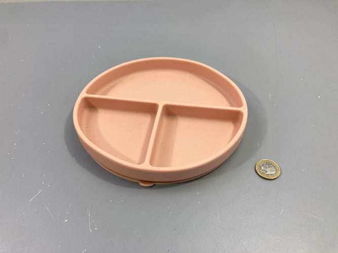 Mushie Assiette à compartiments - Ventouse en Silicone | Sans BPA, moins cher chez Petit Kiwi