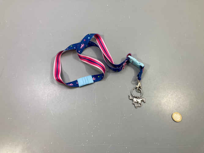 Tour de cou porte-clés bleu marine et rose, chevaux et étoiles, moins cher chez Petit Kiwi