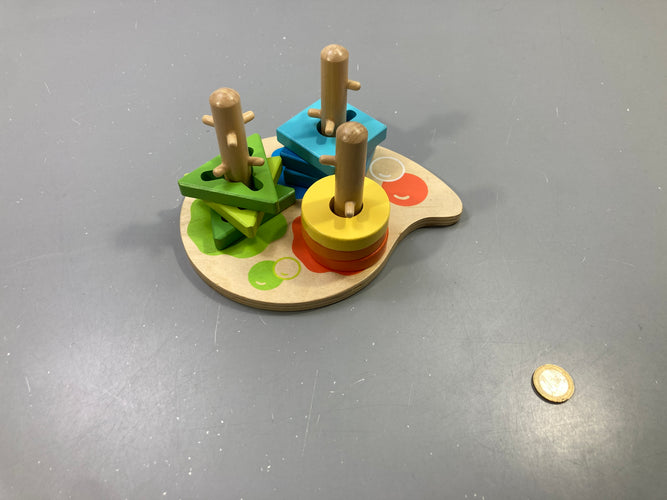 Jeu d'empilement et tri de formes en bois, 3 tiges, vert bleu jaune orange Logitoys - complet, moins cher chez Petit Kiwi