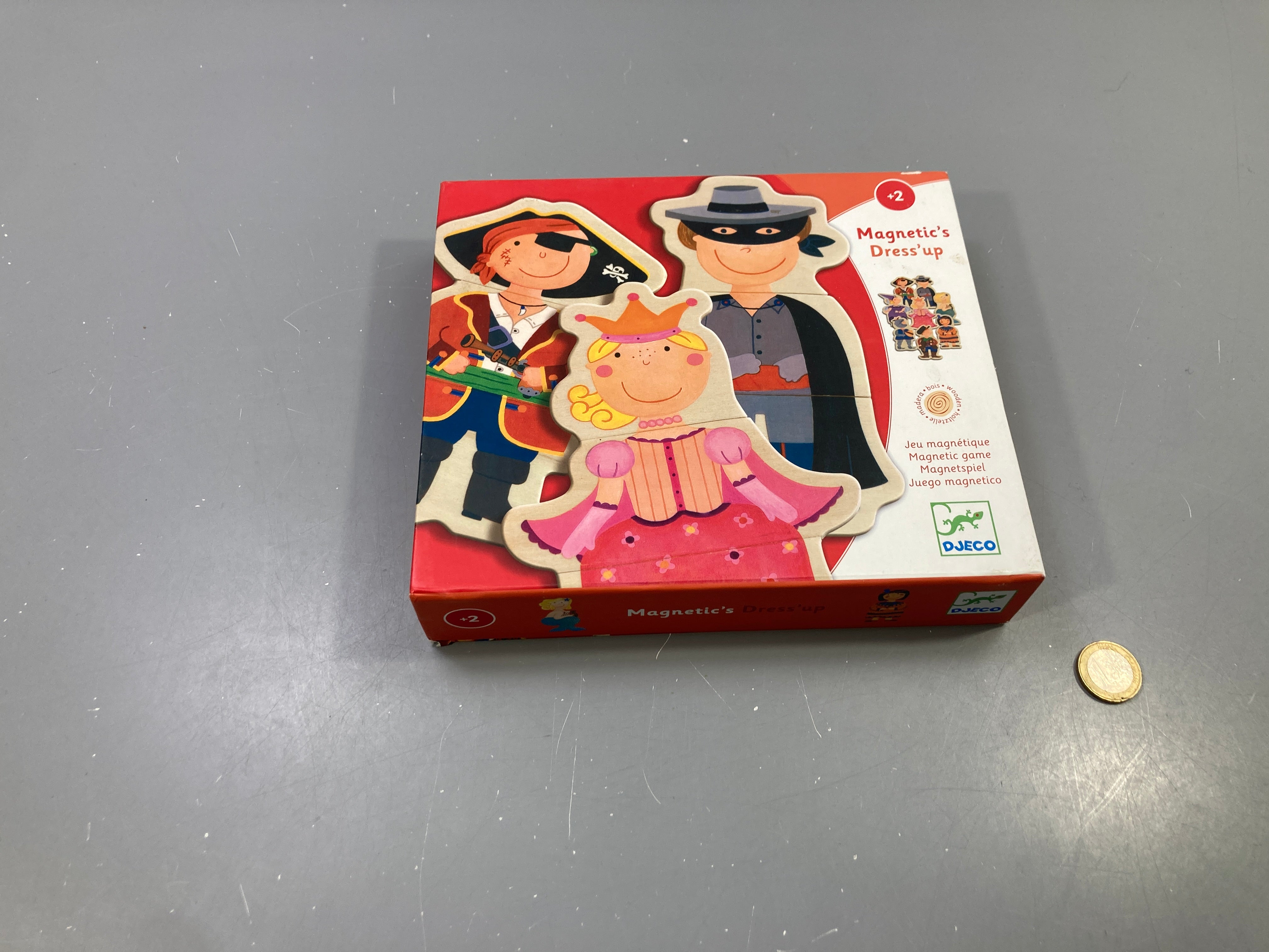 Jeu magnétique en bois Magnetic's Dress'up, personnages à habiller, dès 2 ans - complet