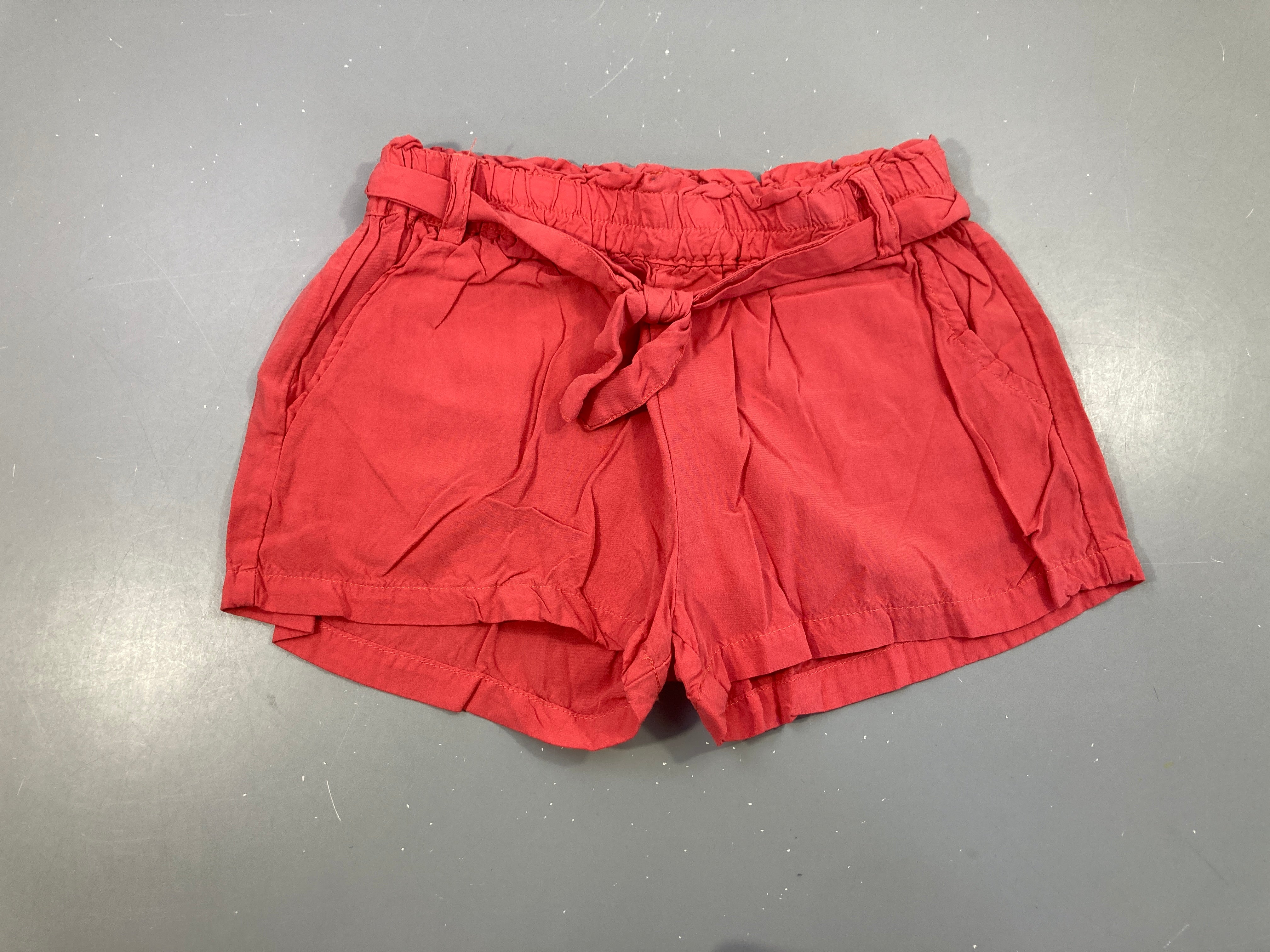 Short léger rouge ceinture