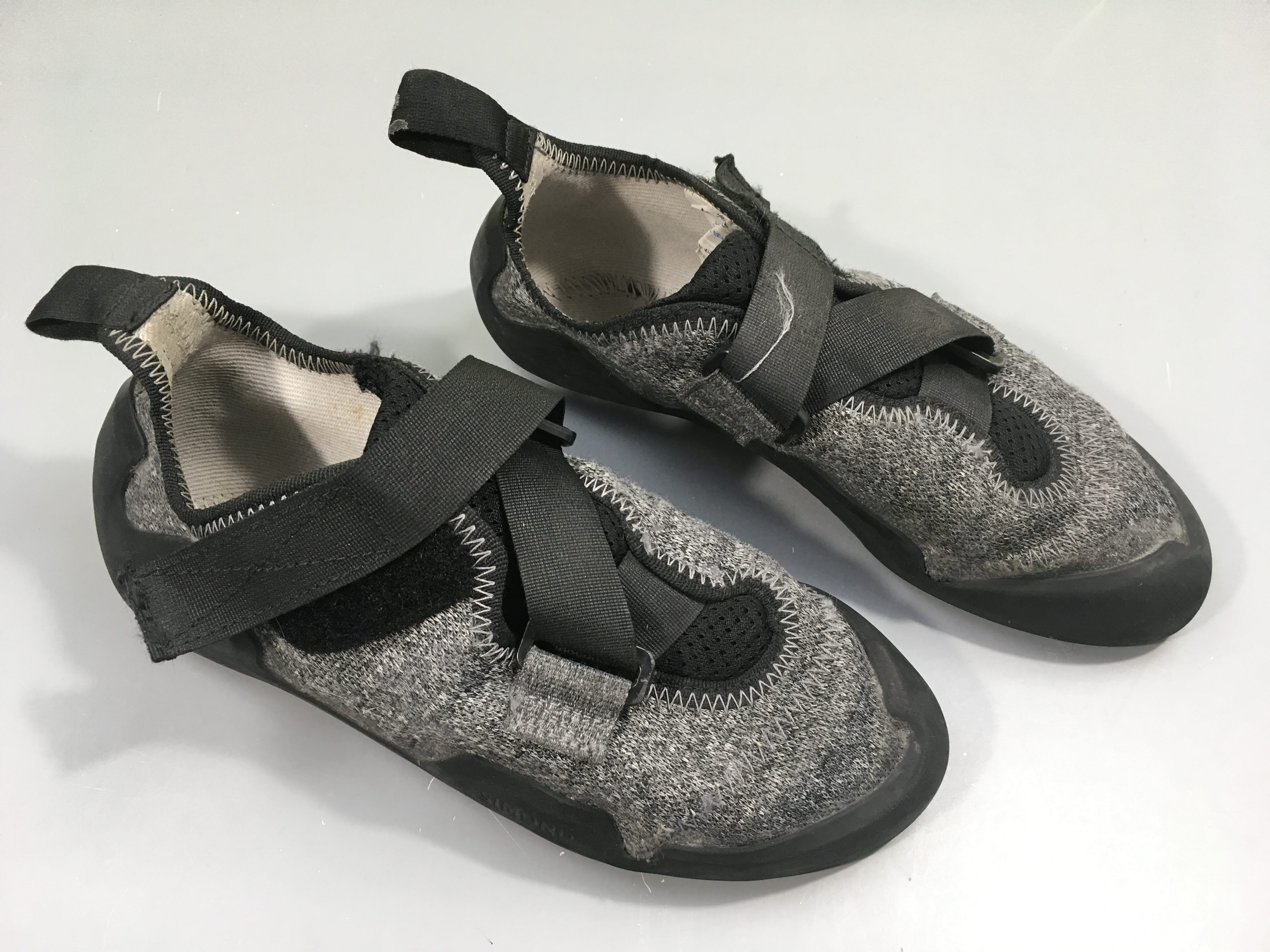 Chaussons d'escalade First Klimb gris Simond (45 euros neuf)