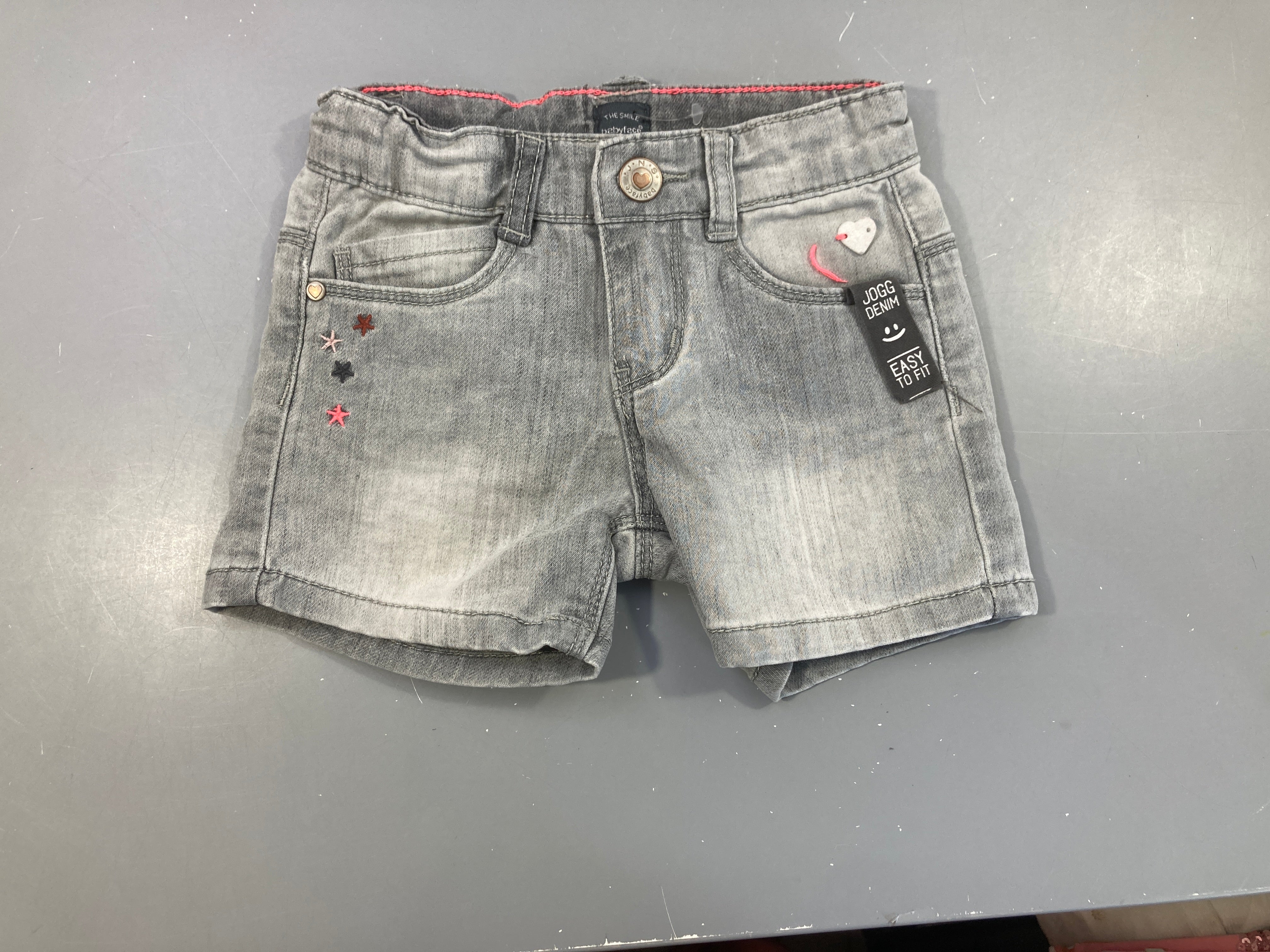 Short jean gris broderies étoiles