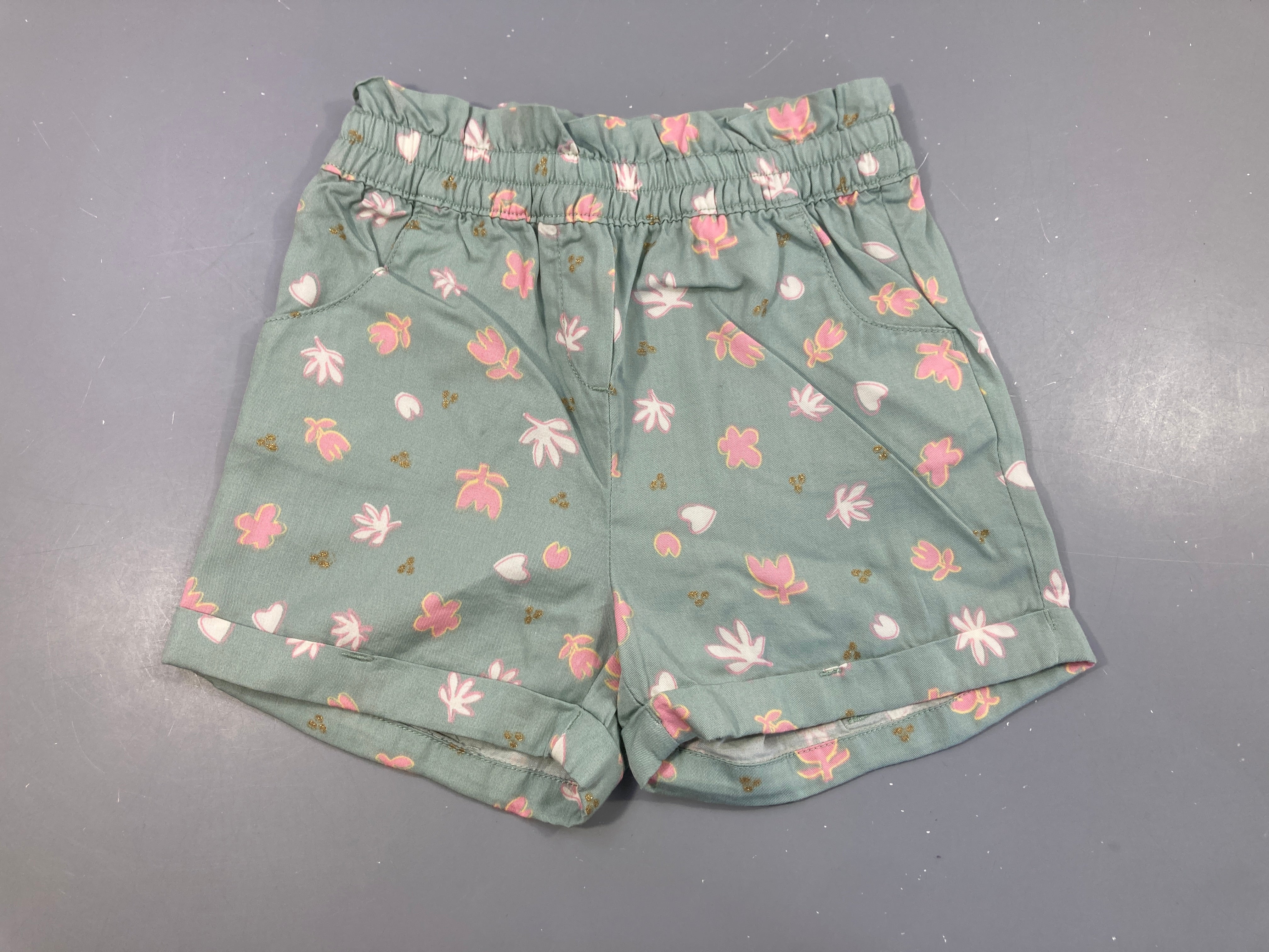 Short léger kaki fleurs revers taille élastiquée