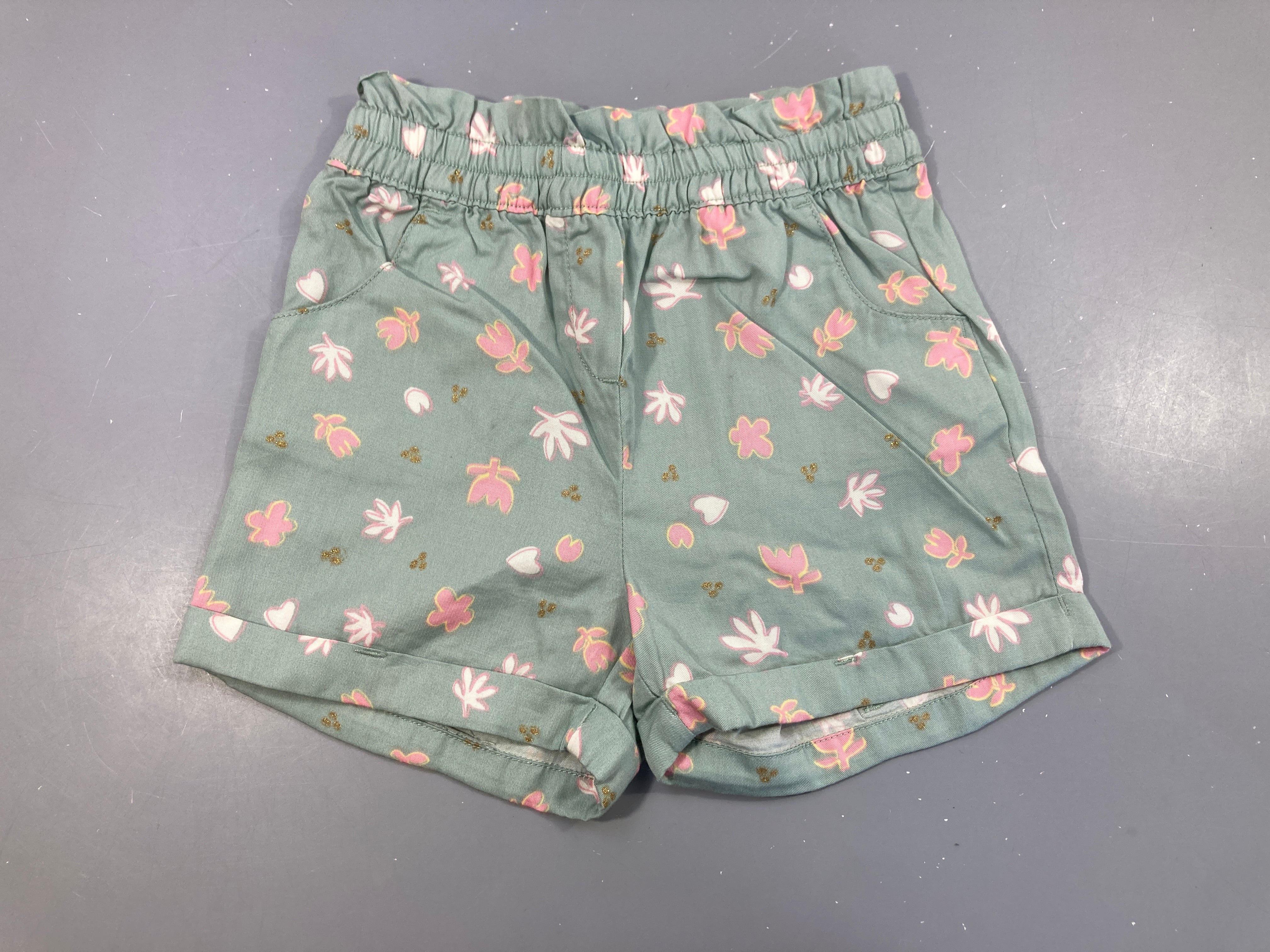 Short léger kaki fleurs revers taille élastiquée