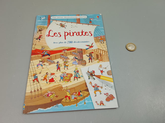 Les pirates. Avec plus de 200 décalcomanies, moins cher chez Petit Kiwi