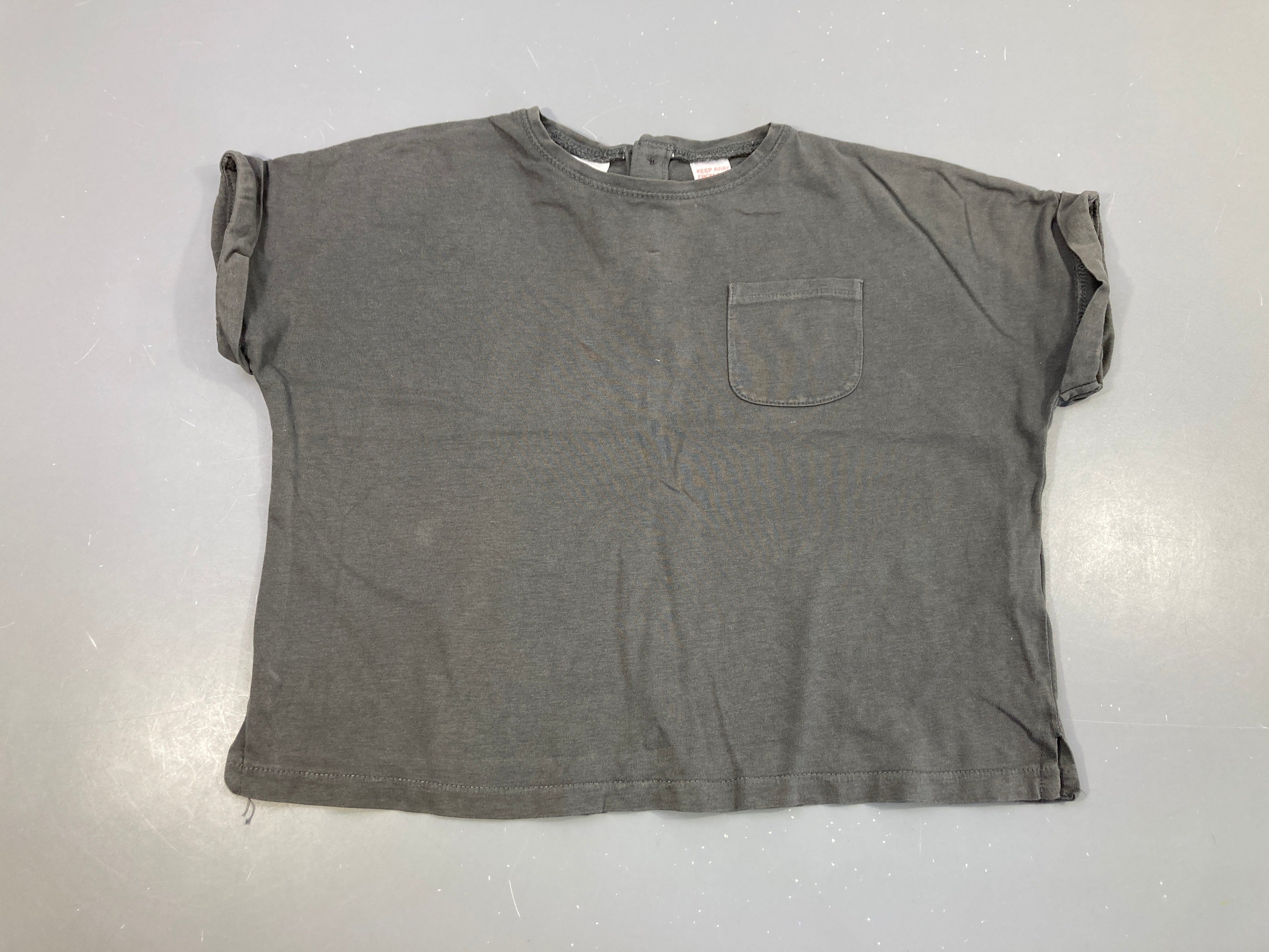 T-shirt m.c gris foncé poche