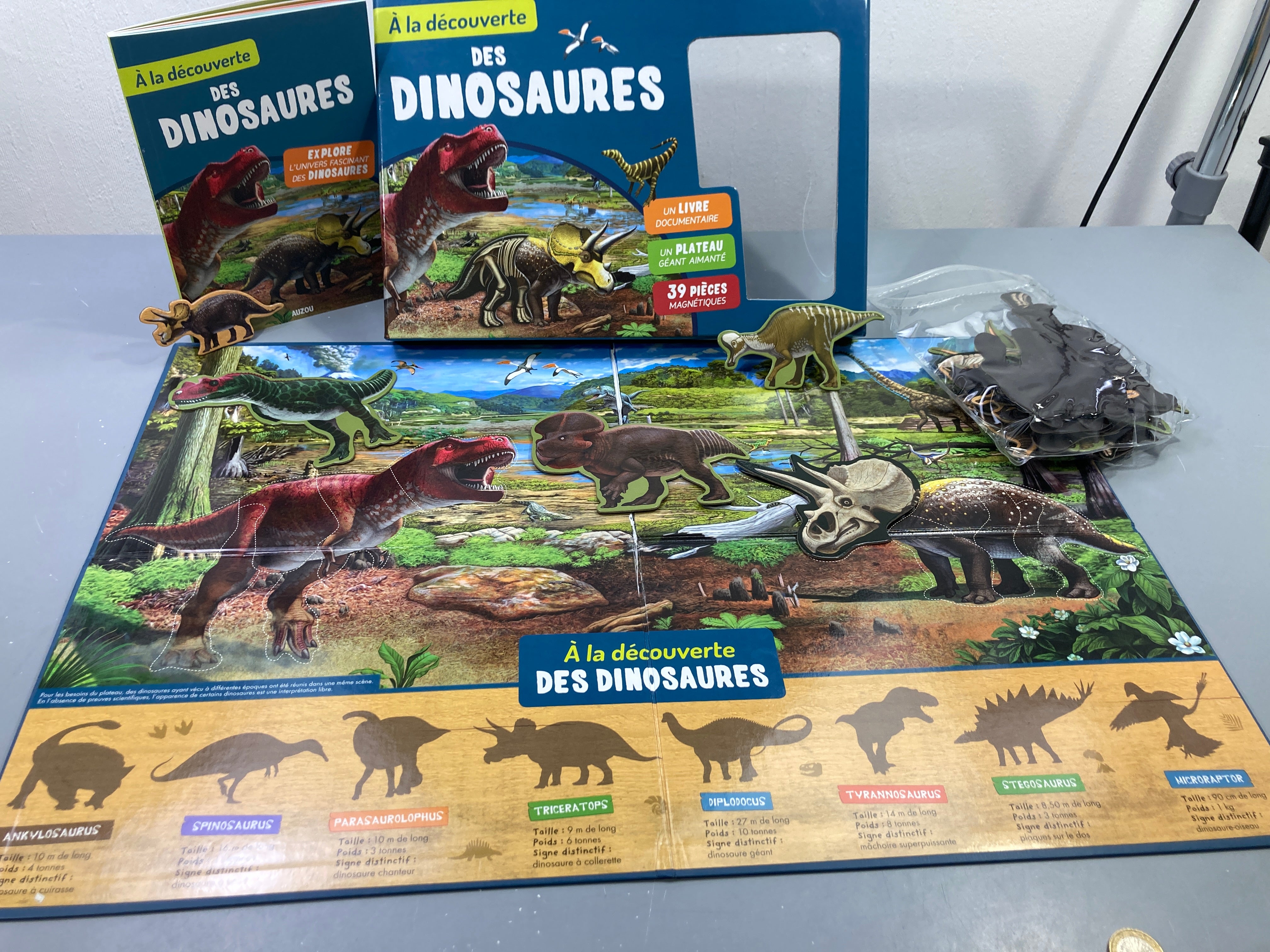 À la découverte des dinosaures, livre + plateau aimanté 39 pièces, Auzou