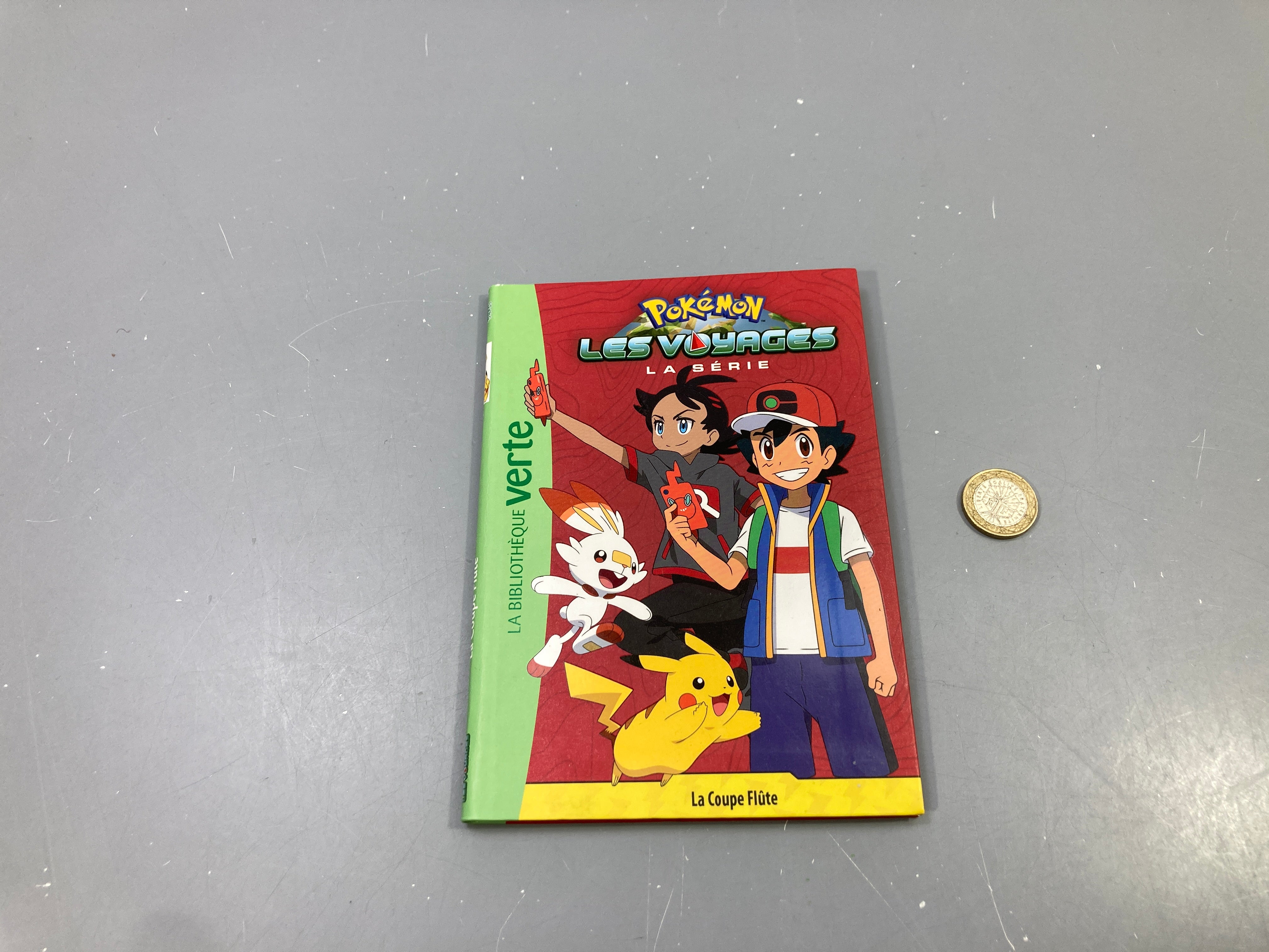 Pokémon Les Voyages, La Coupe Flûte, Bibliothèque verte