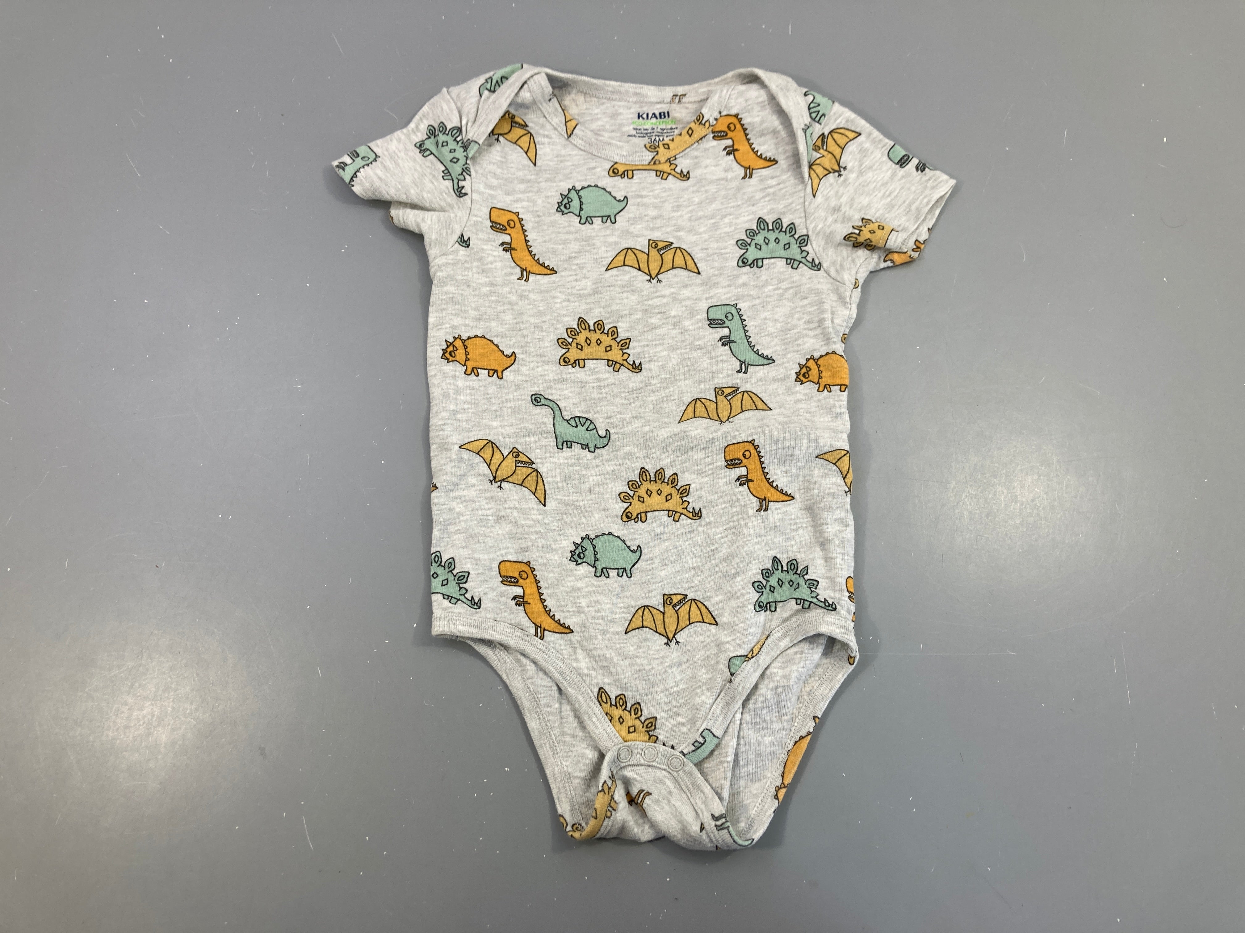 Body m.c gris dinos, légèrement bouloché