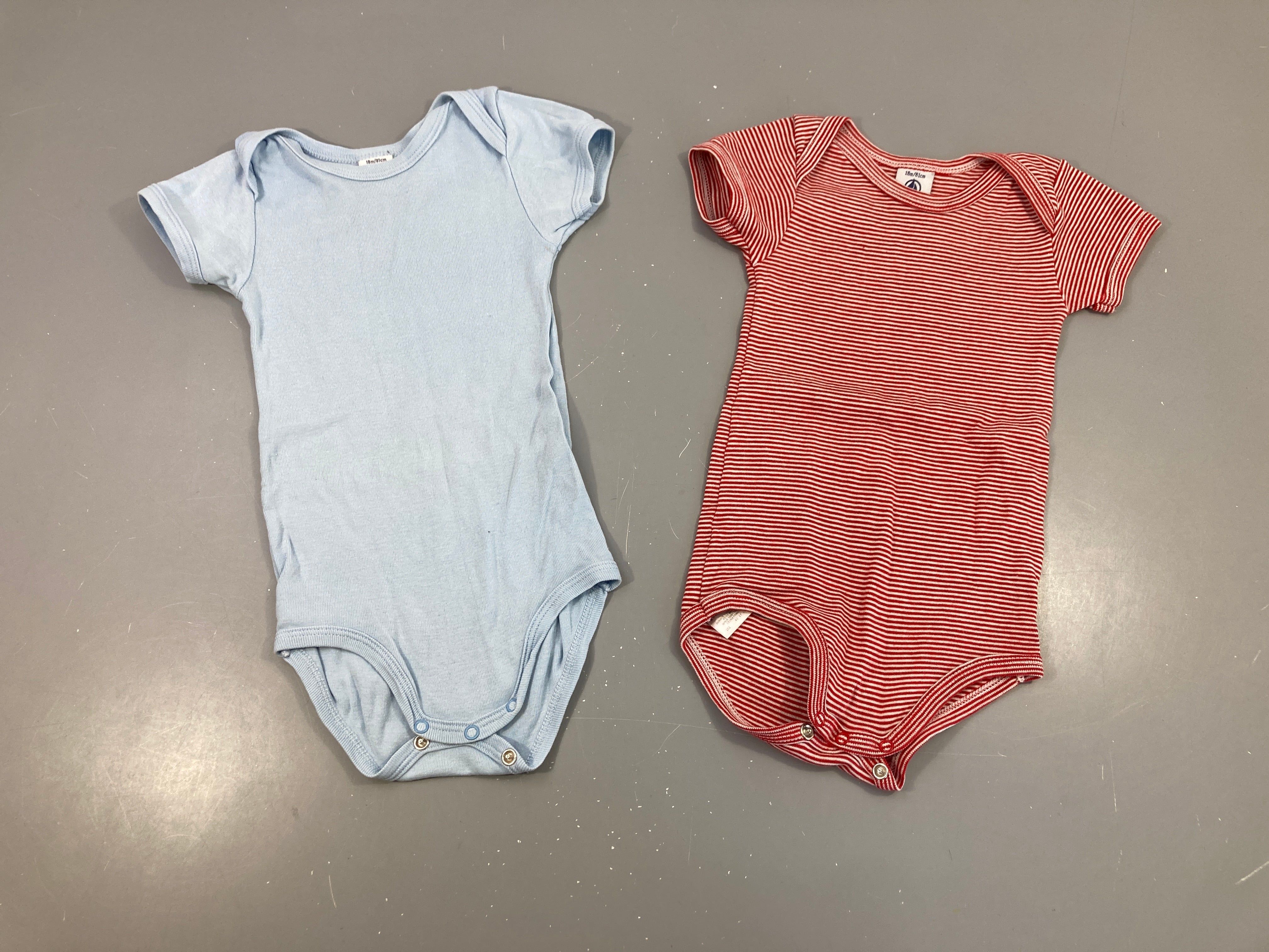 Lot de 2 bodies m.c rayé rouge/bleu