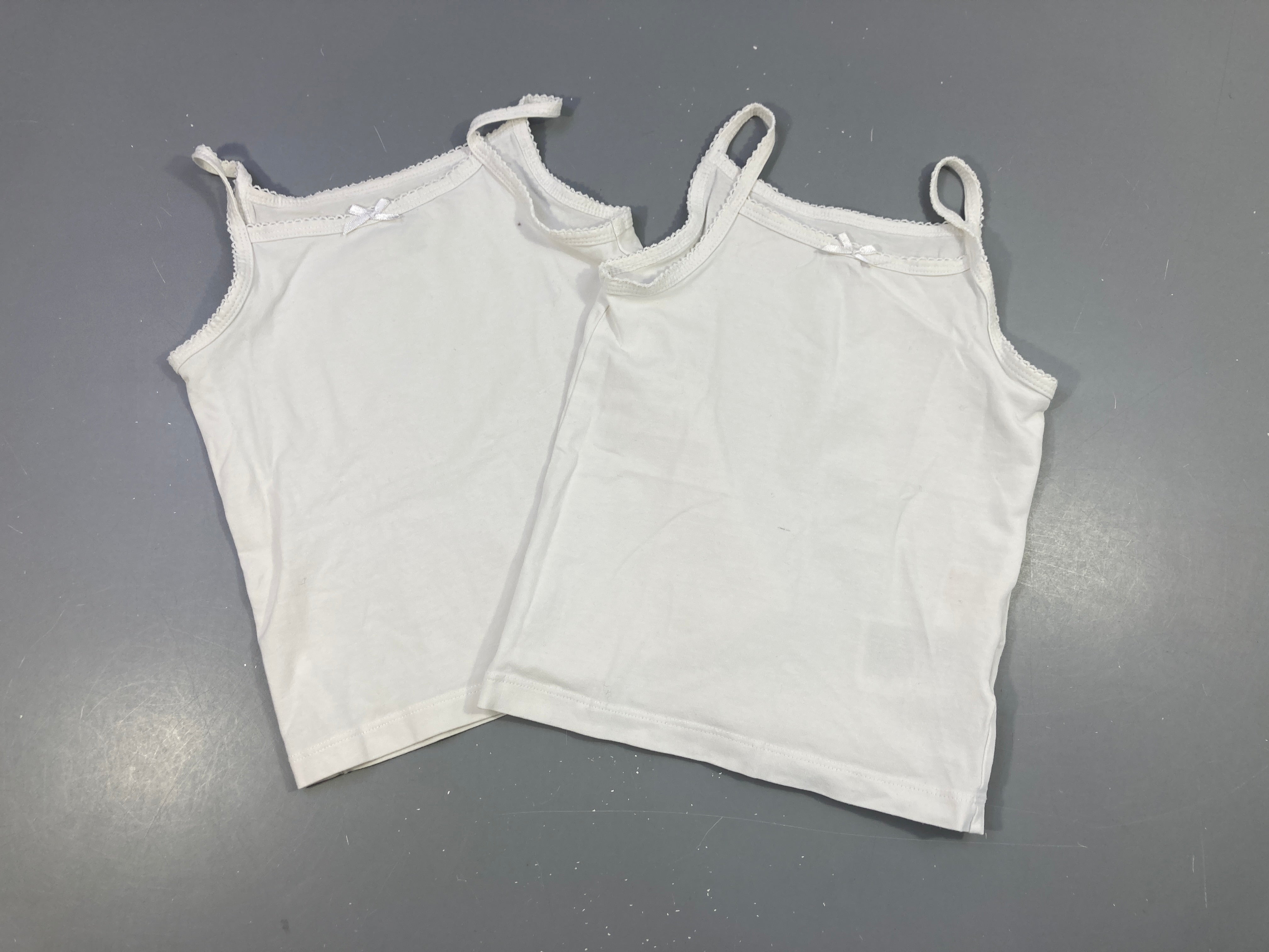 2 chemisettes foncé blanches