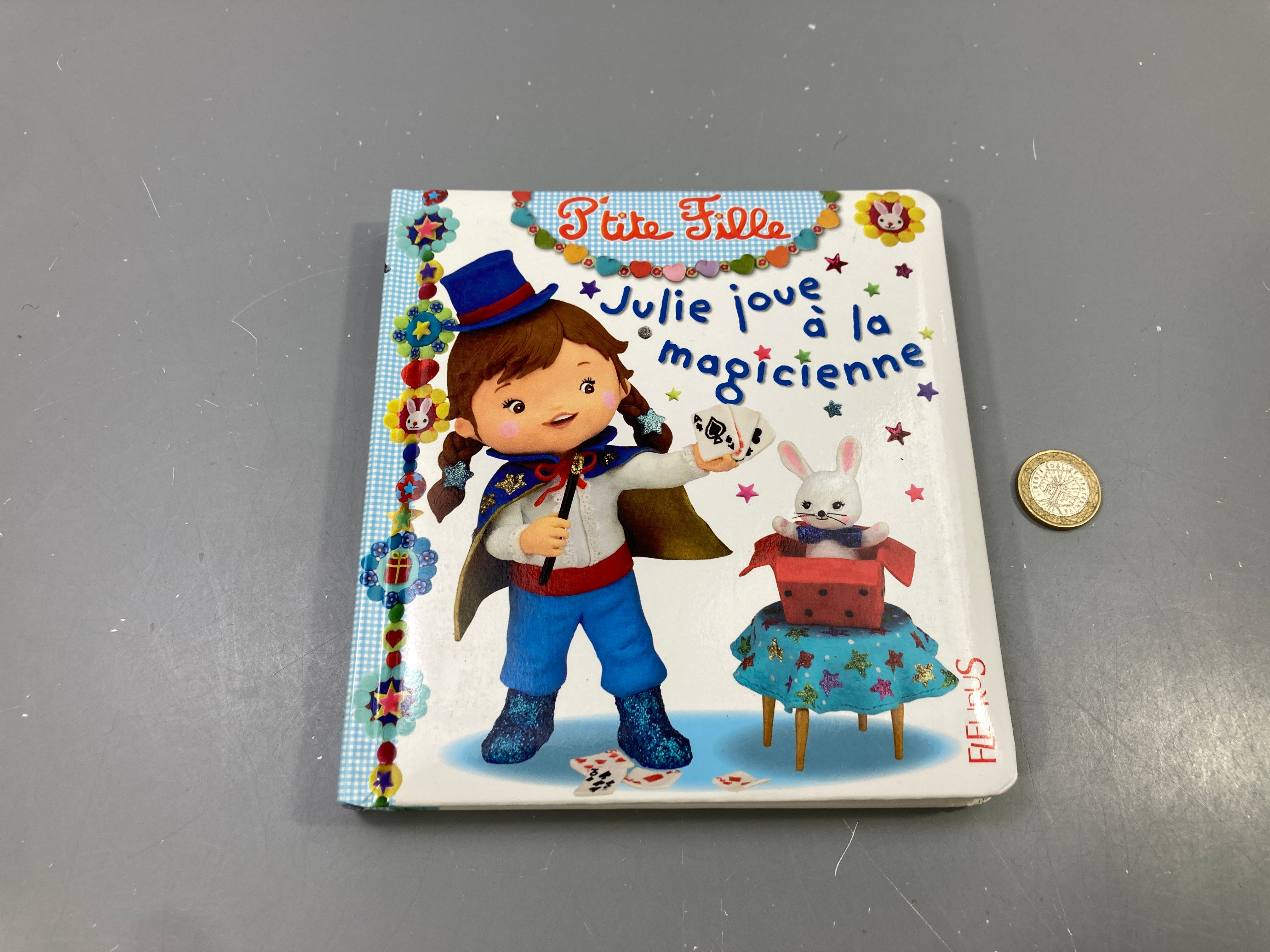 P'tite Fille, Julie joue à la magicienne, Fleurus