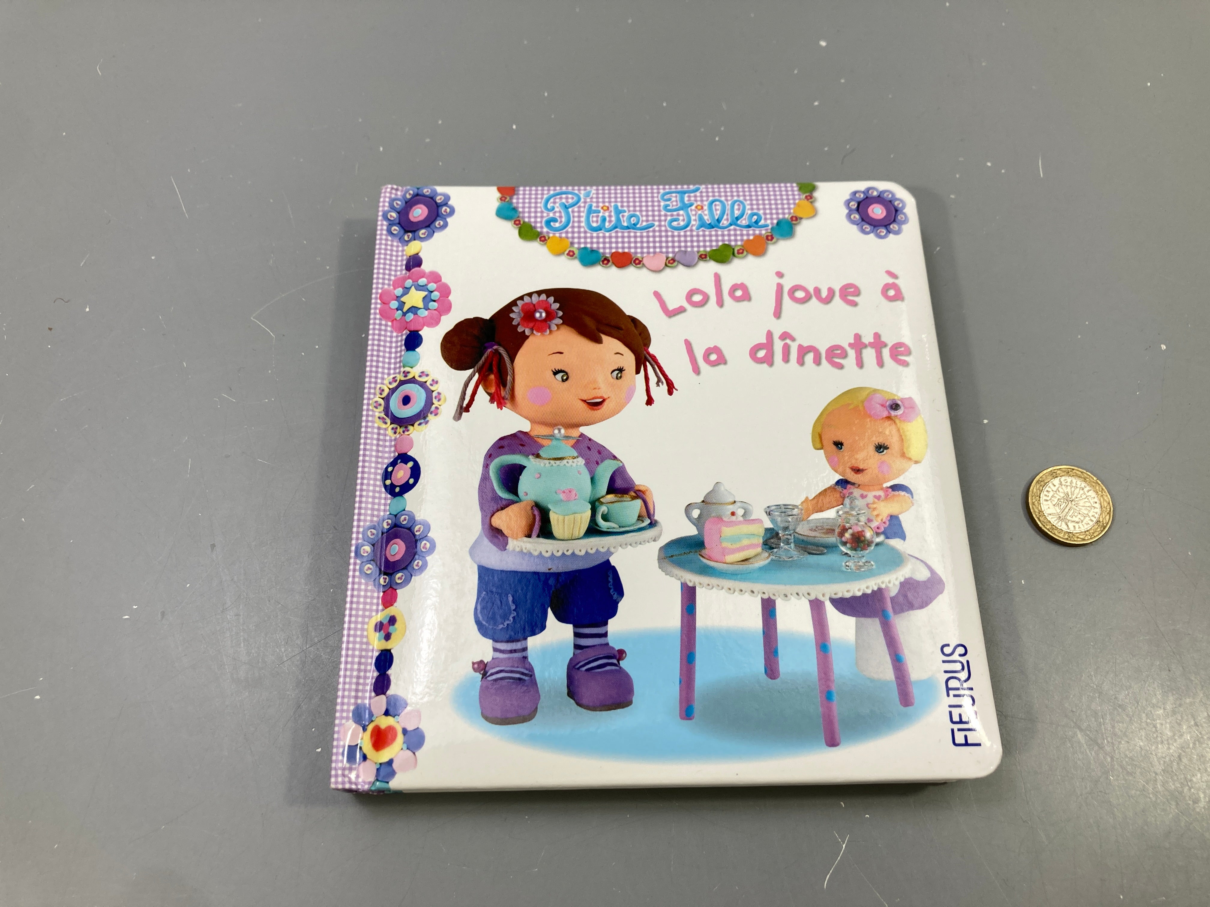 P'tite Fille, Lola joue à la dînette, Fleurus