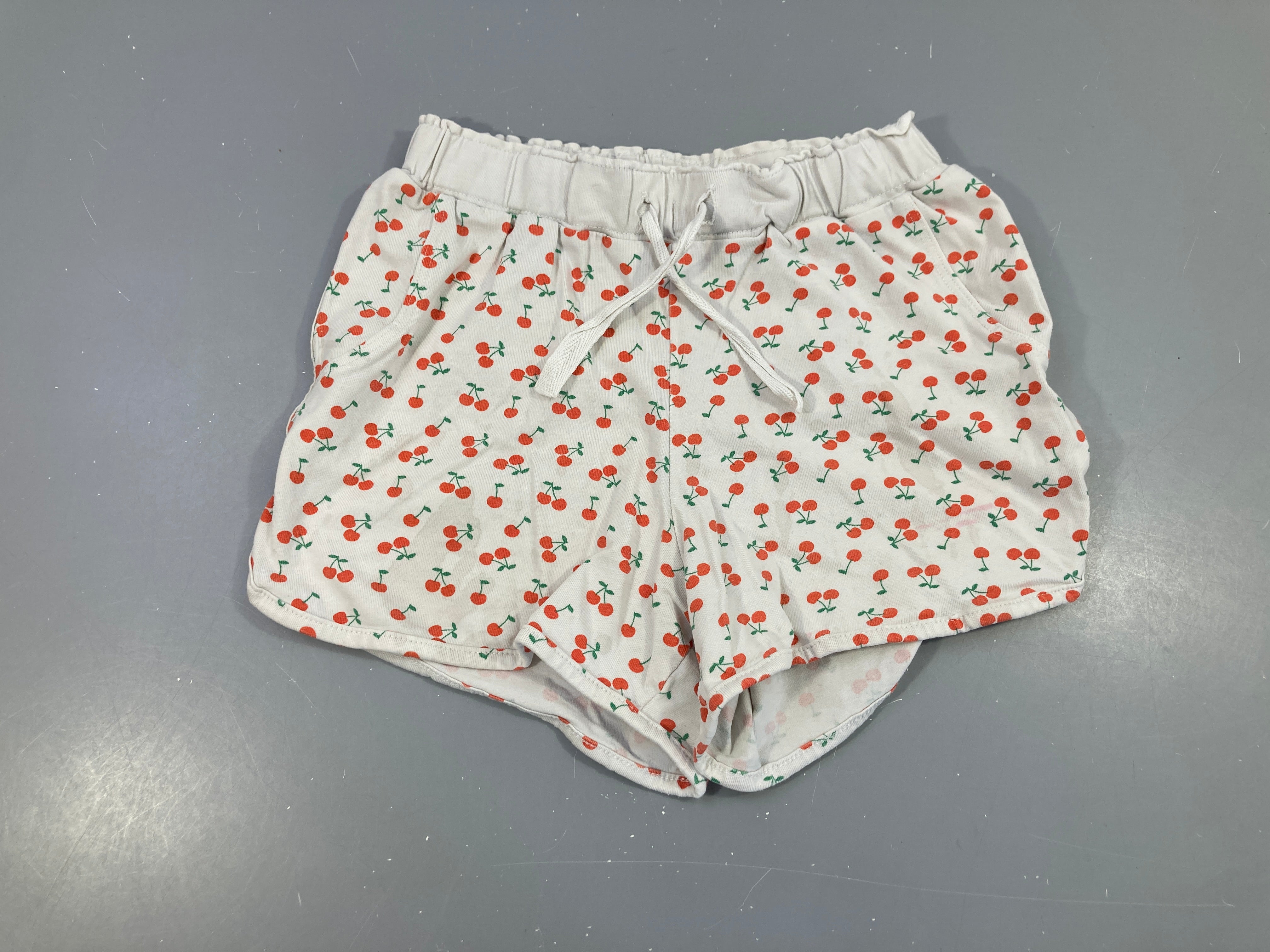 Short grisé cerises