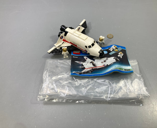Lego City 60078 navette spatiale blanche, 2 astronautes, avec notice Vendu en l'état tel que sur la photo, moins cher chez Petit Kiwi