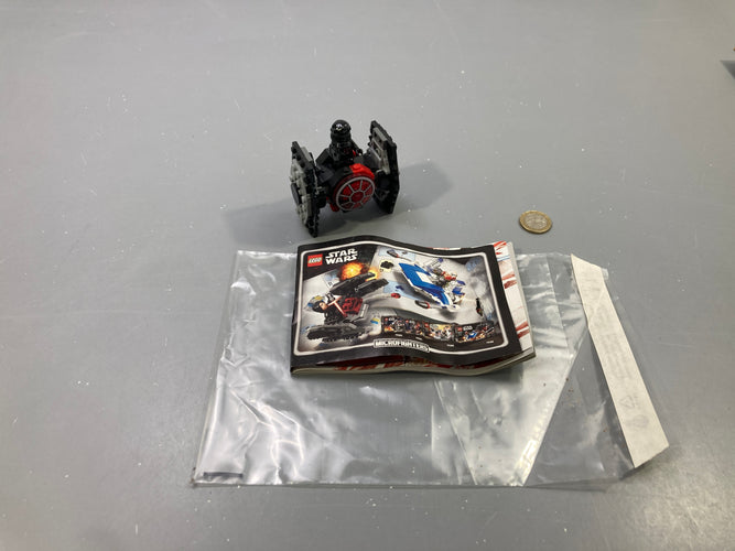 Lego Star Wars Microfighters chasseur TIE du Premier Ordre, figurine, avec notice Vendu en l'état tel que sur la photo, moins cher chez Petit Kiwi