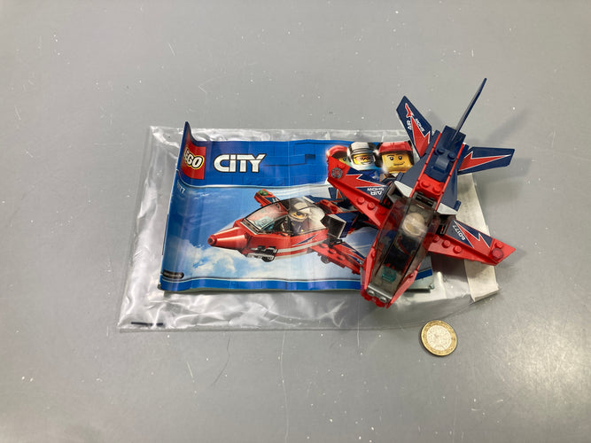Lego City 60177 avion de voltige rouge bleu Air Show, figurine pilote, avec notice Vendu en l'état tel que sur la photo, moins cher chez Petit Kiwi